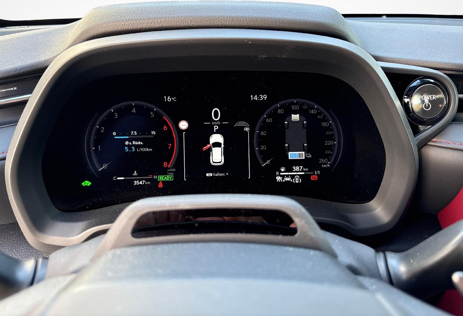 LEXUS LBX 1.5 Hybrid Vibrant Edition AWD-image-14
