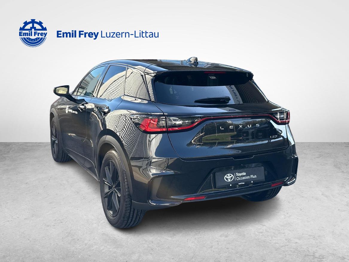 LEXUS LBX 1.5 Hybrid Vibrant Edition AWD-image-2