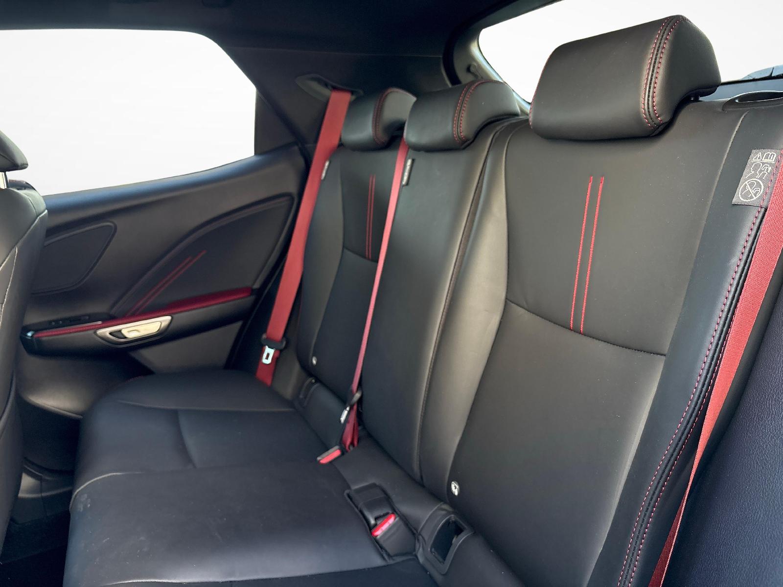 LEXUS LBX 1.5 Hybrid Vibrant Edition AWD-image-10