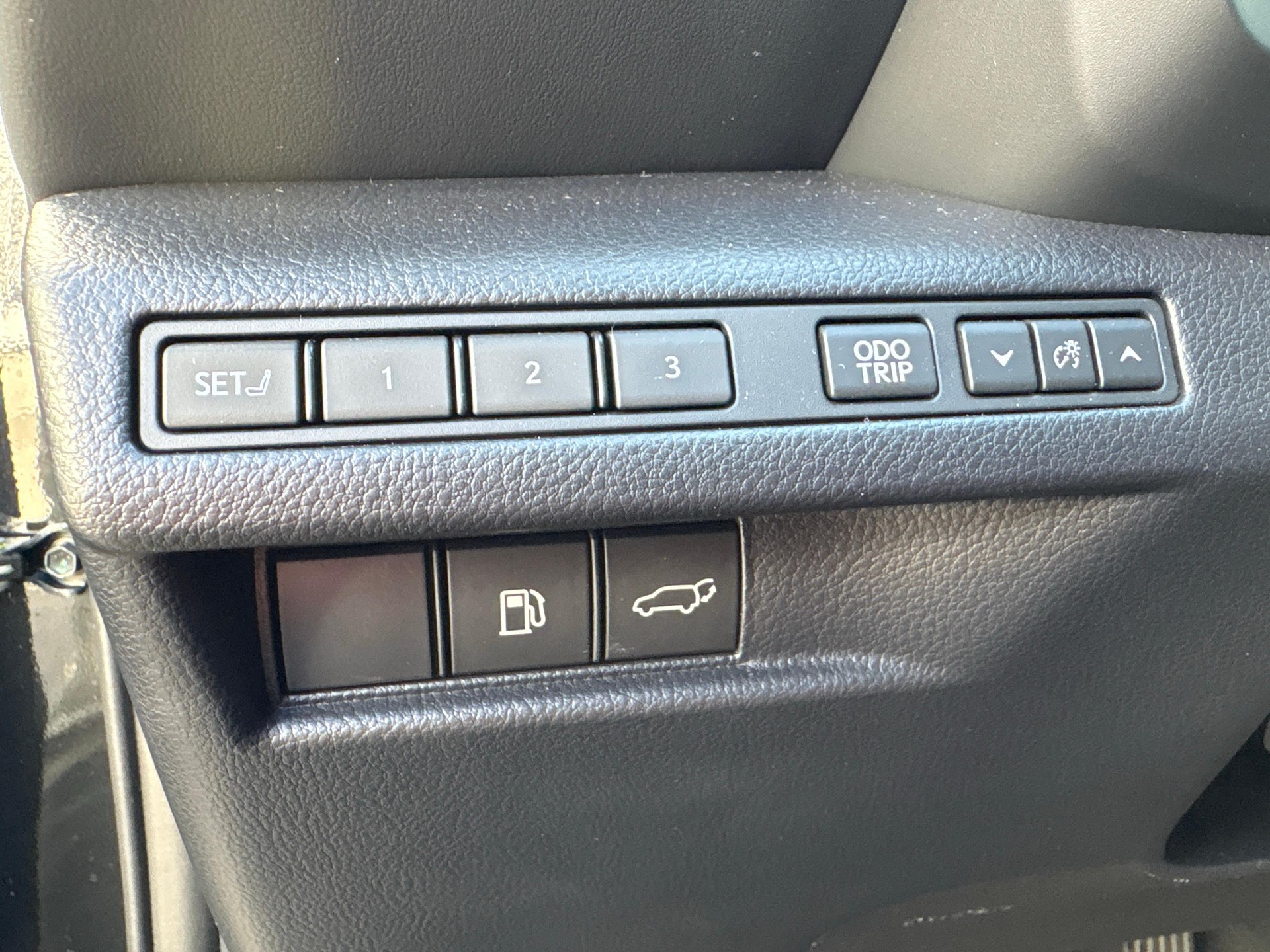 LEXUS LBX 1.5 Hybrid Vibrant Edition AWD-image-12