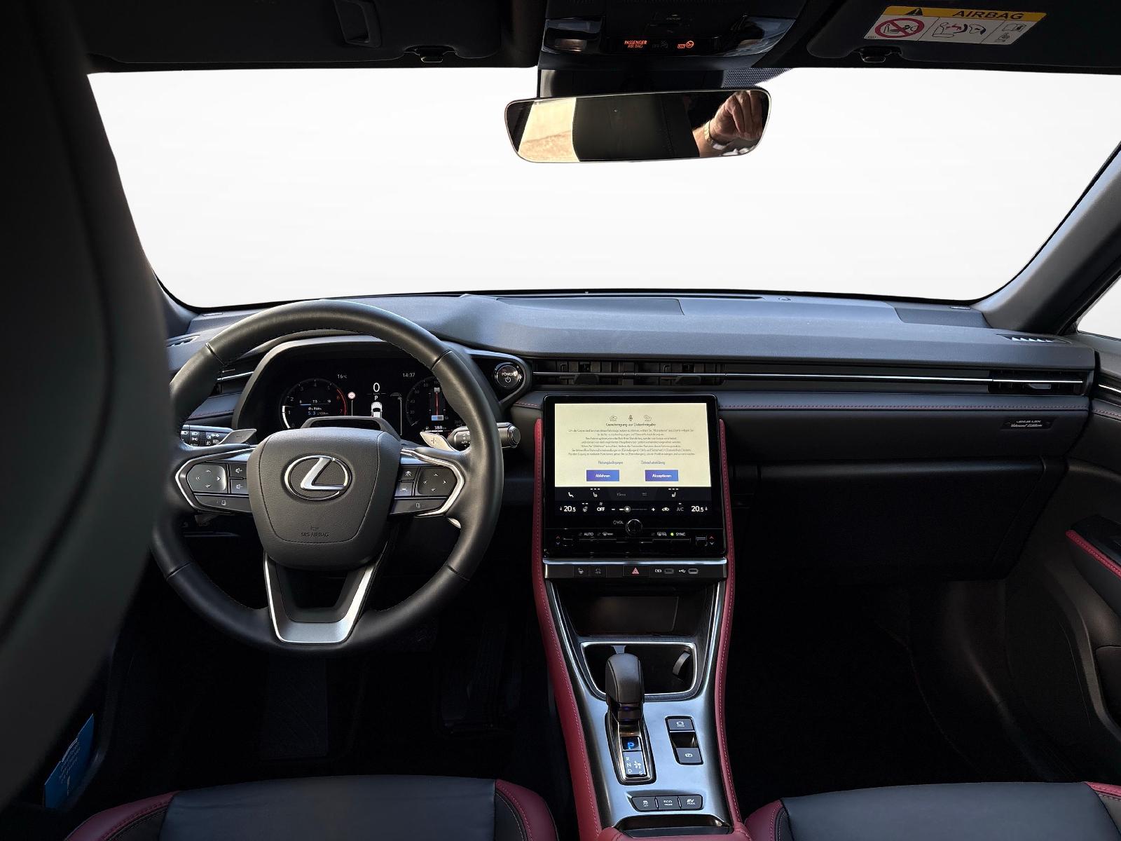 LEXUS LBX 1.5 Hybrid Vibrant Edition AWD-image-8