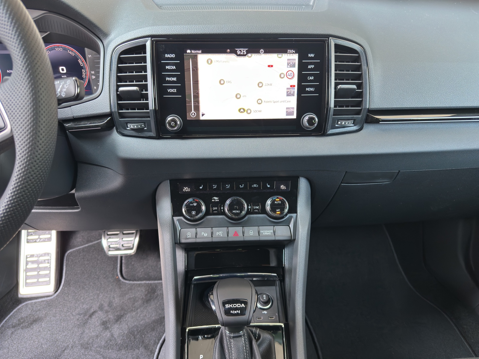 SKODA Karoq 2.0 TSI SportLine 4x4 DSG-image-10