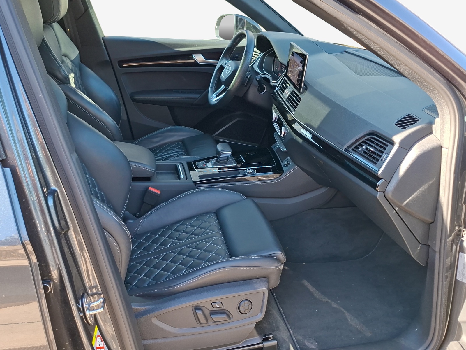 AUDI Q5 Sportback 40 TDI Blackedition quattro S-tronic-image-15