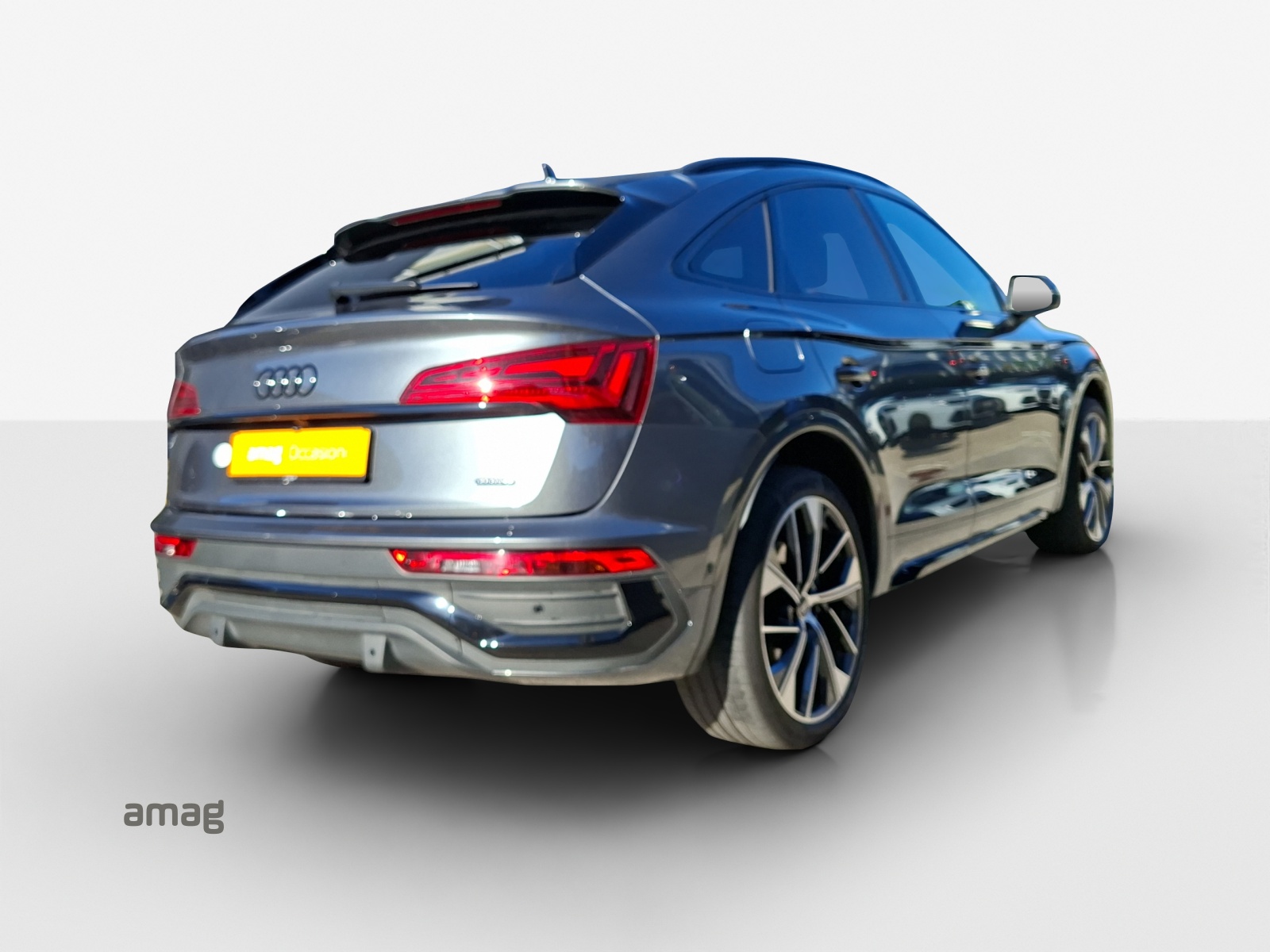 AUDI Q5 Sportback 40 TDI Blackedition quattro S-tronic-image-4