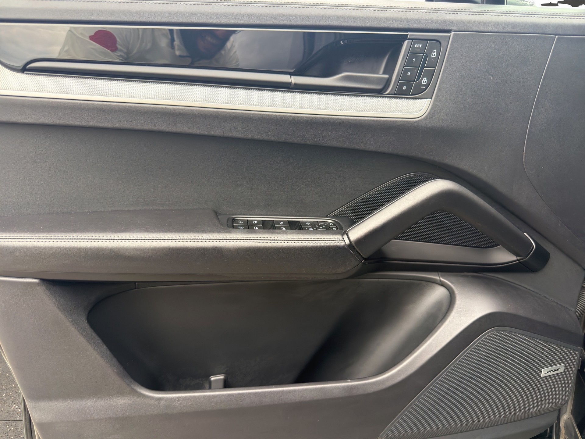 PORSCHE Cayenne E-Hybrid Tiptronic-image-17