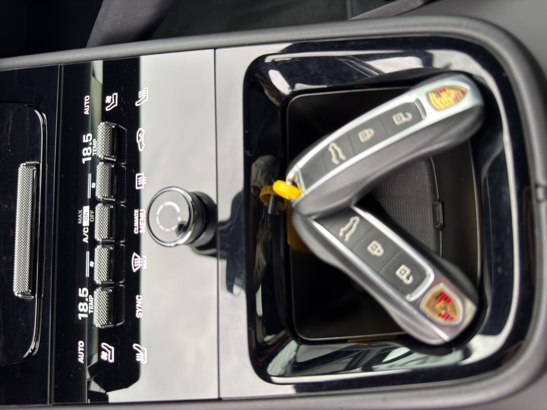 PORSCHE Cayenne E-Hybrid Tiptronic-image-28