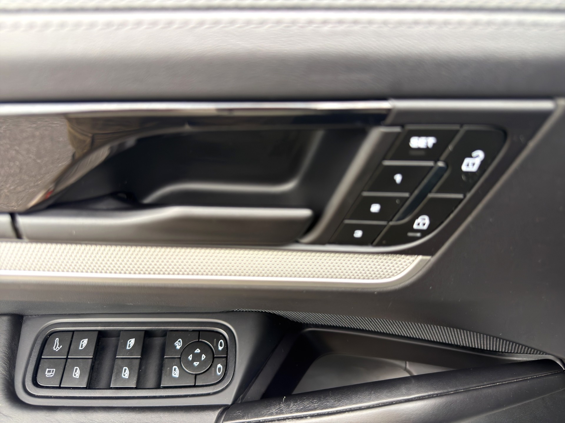 PORSCHE Cayenne E-Hybrid Tiptronic-image-16