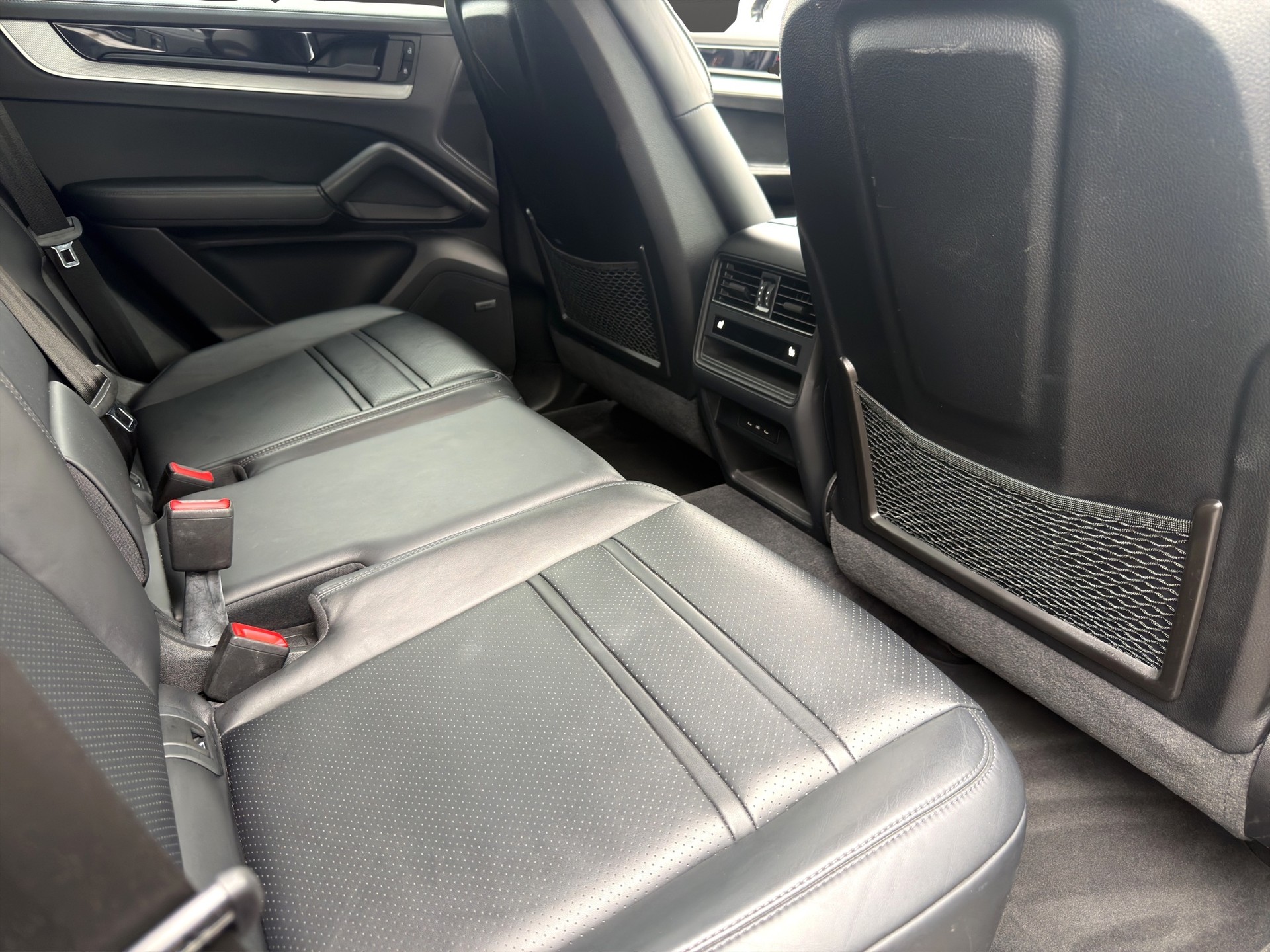 PORSCHE Cayenne E-Hybrid Tiptronic-image-18