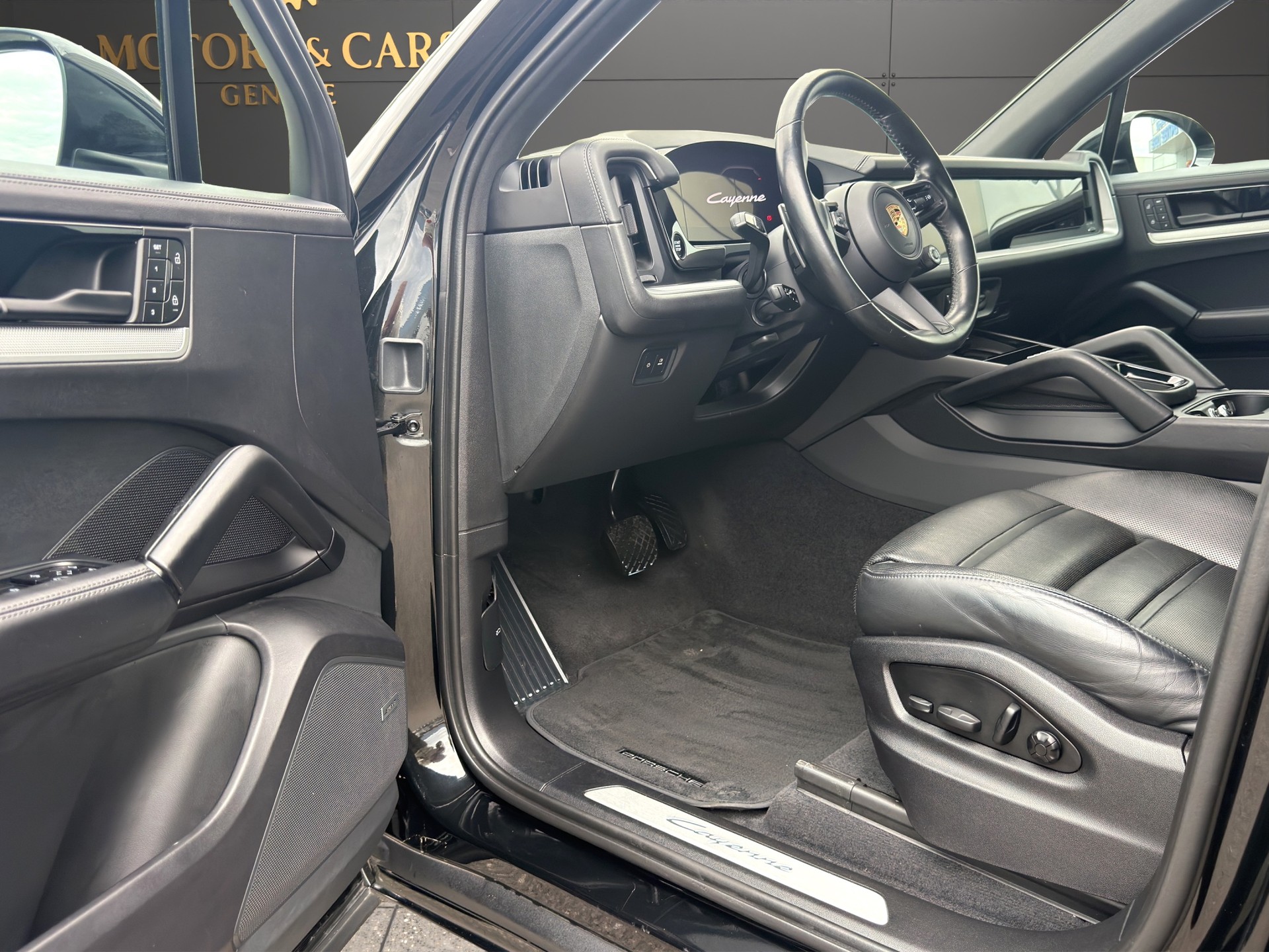 PORSCHE Cayenne E-Hybrid Tiptronic-image-9