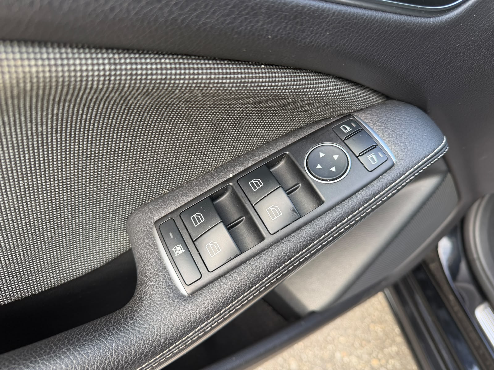 MERCEDES-BENZ A 180-image-12
