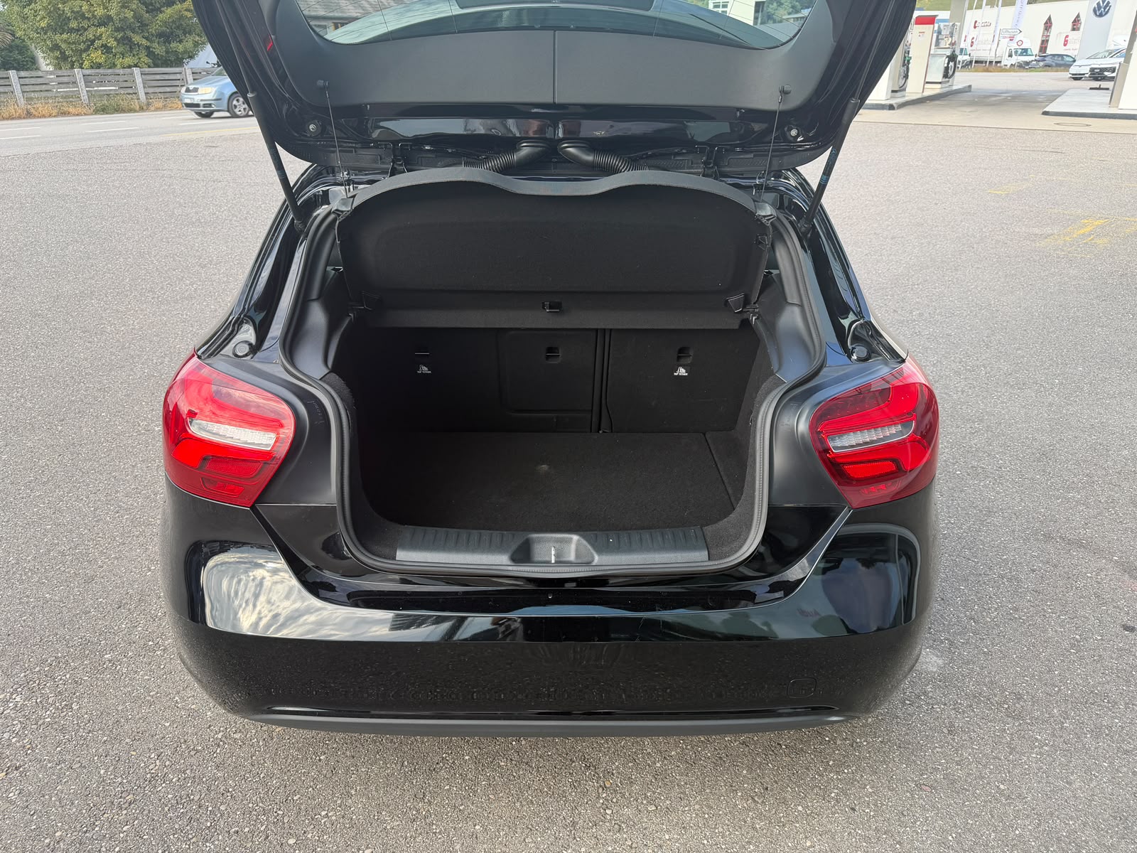 MERCEDES-BENZ A 180-image-24