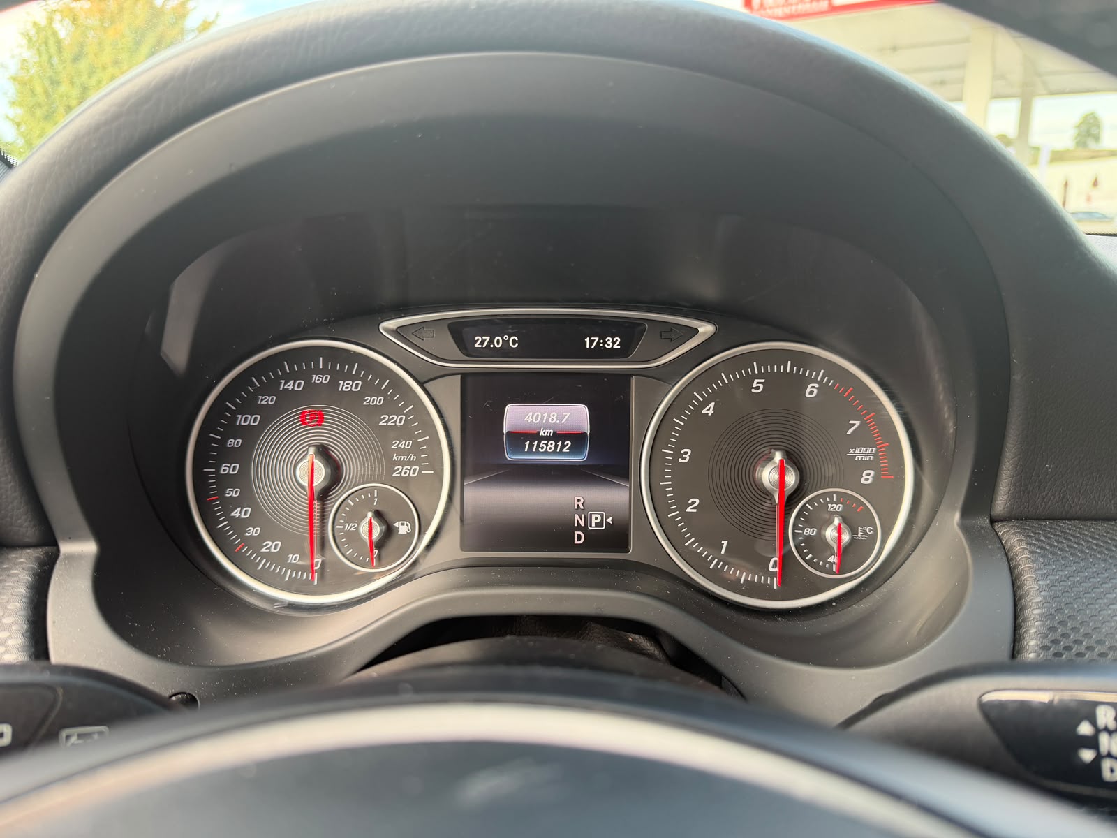 MERCEDES-BENZ A 180-image-13