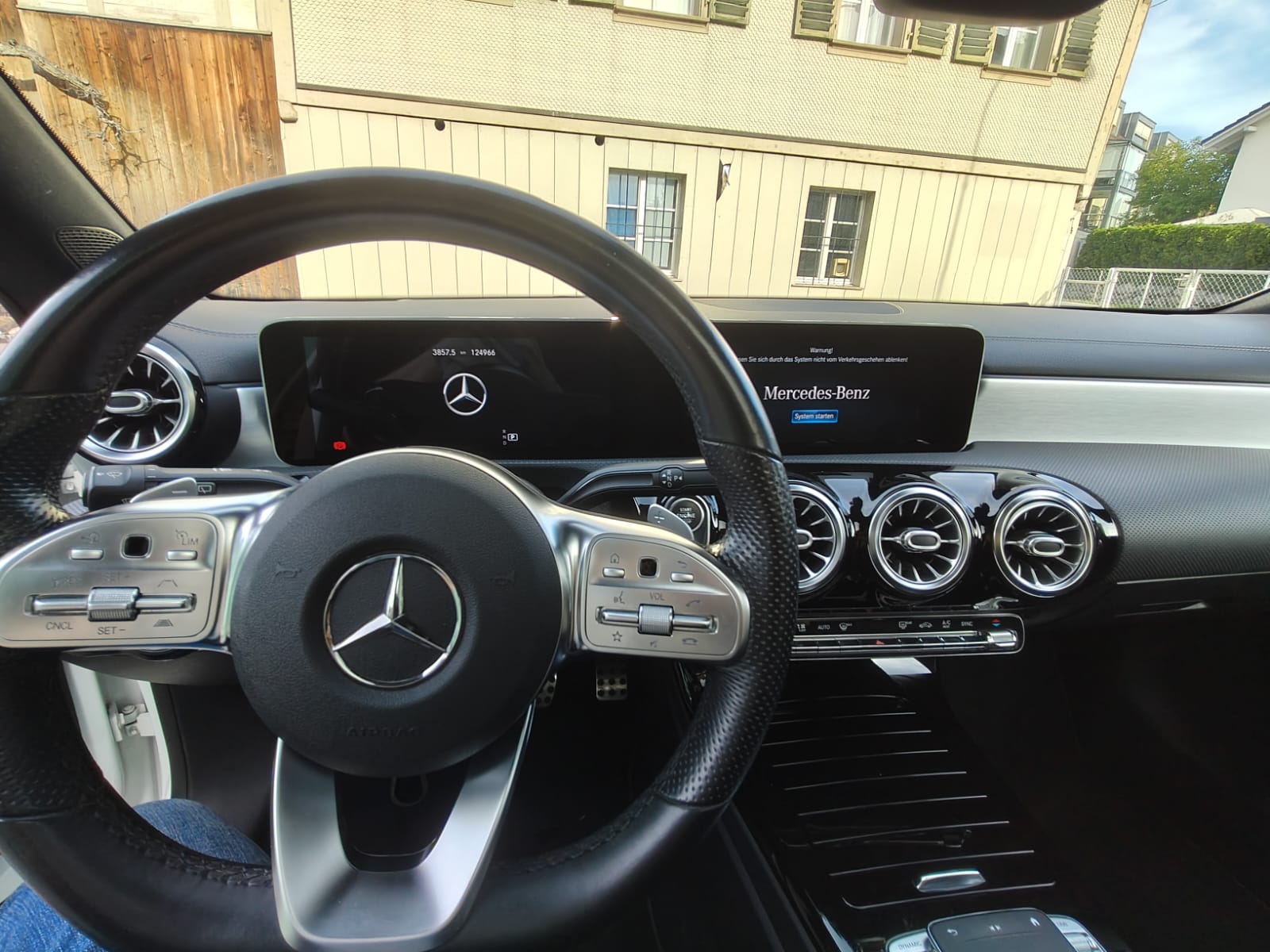 MERCEDES-BENZ CLA 250 AMG Line 4matic-image-4
