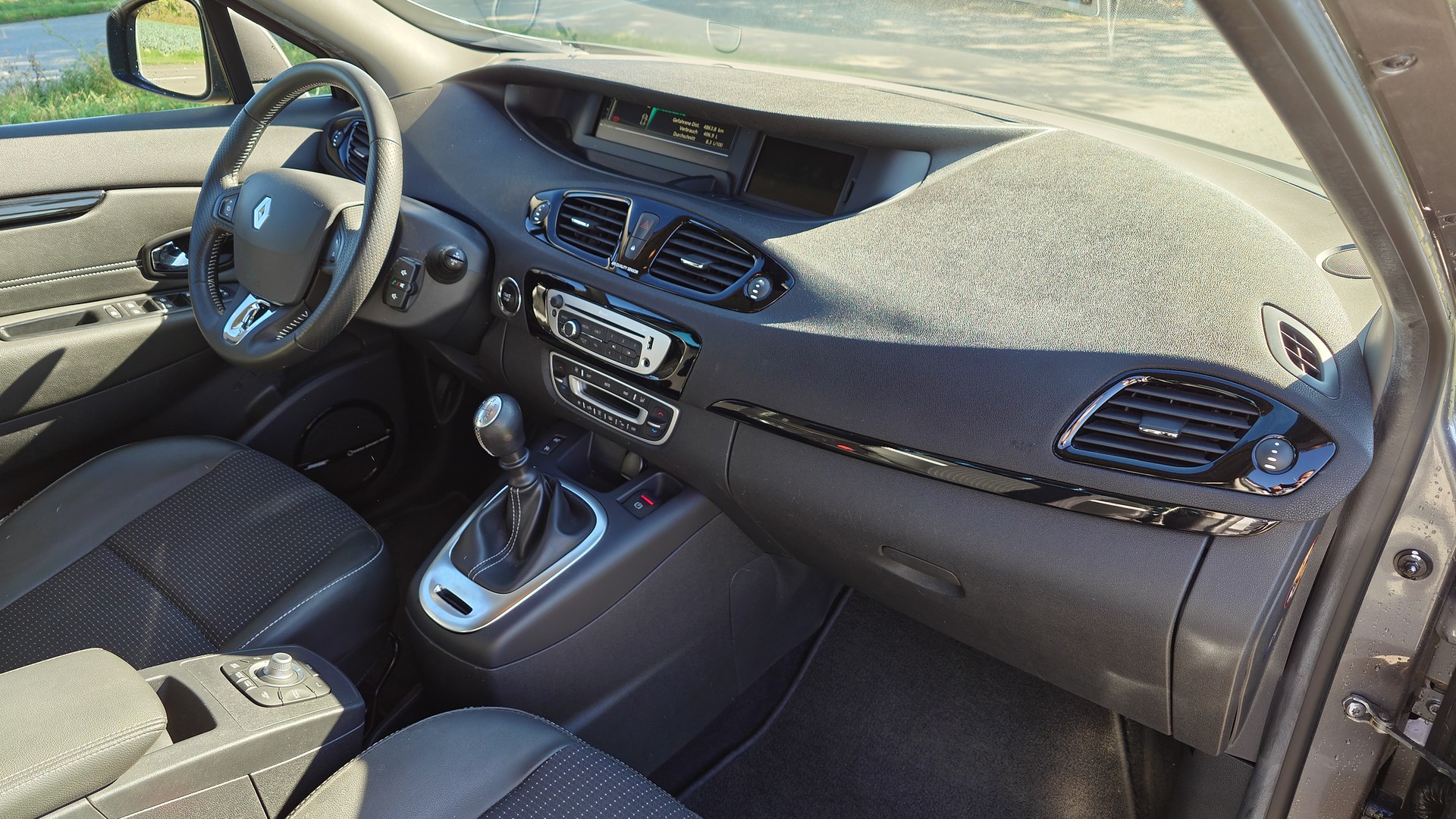 RENAULT Grand Scénic 1.2 16V Turbo Swiss Edition-image-11