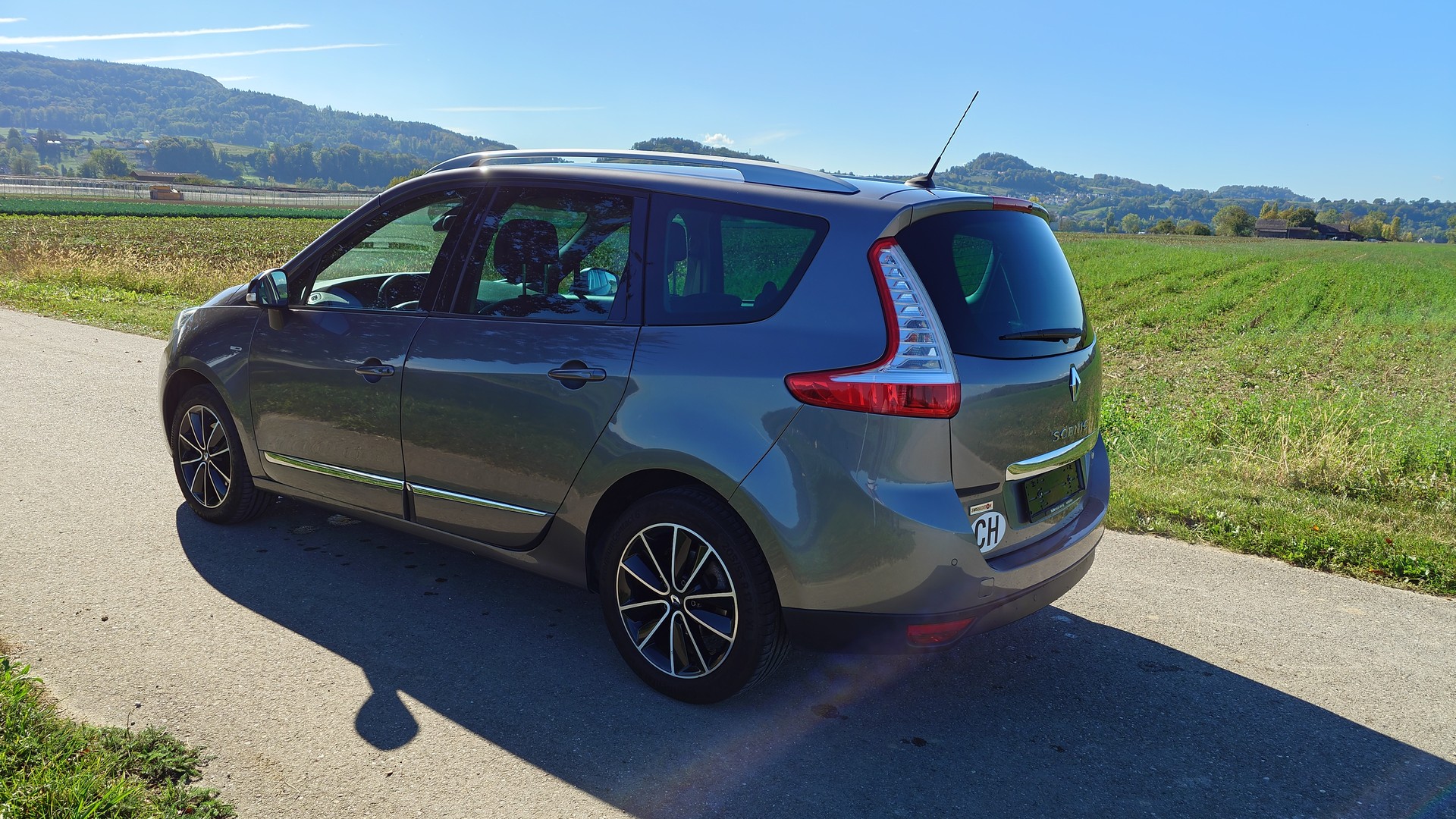 RENAULT Grand Scénic 1.2 16V Turbo Swiss Edition-image-2