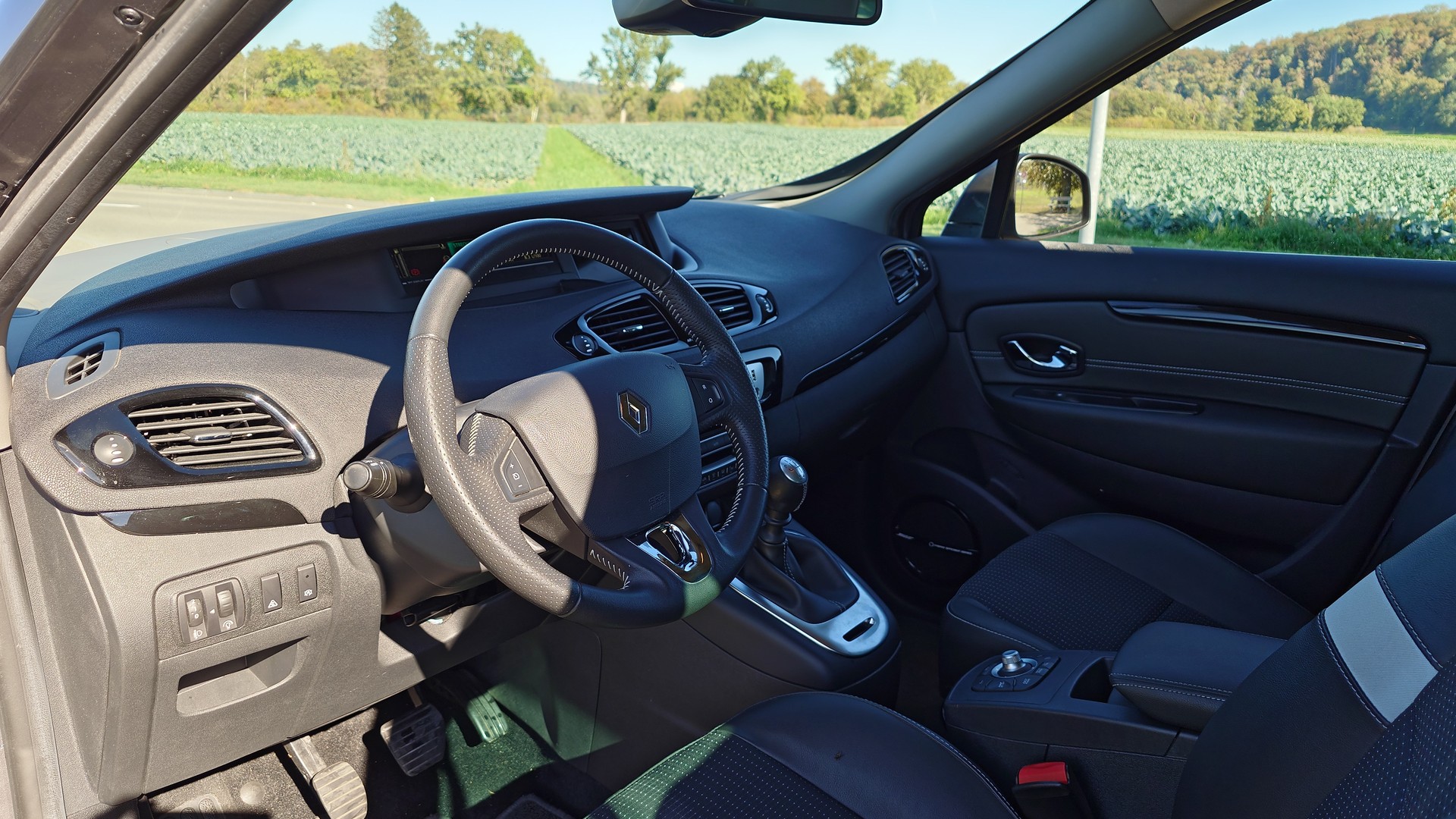 RENAULT Grand Scénic 1.2 16V Turbo Swiss Edition-image-10