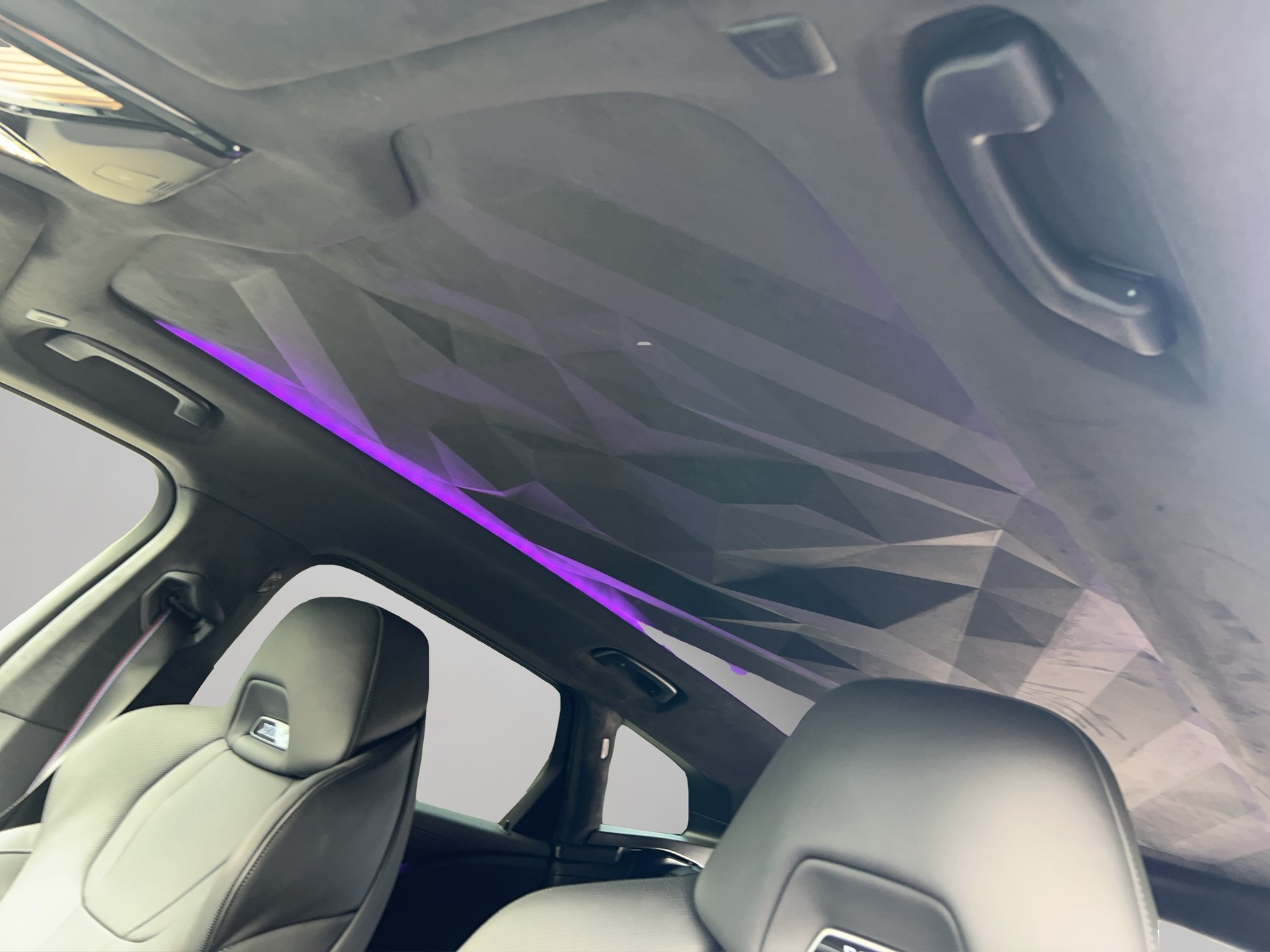 BMW XM xDrive 50e PHEV Steptronic-image-11