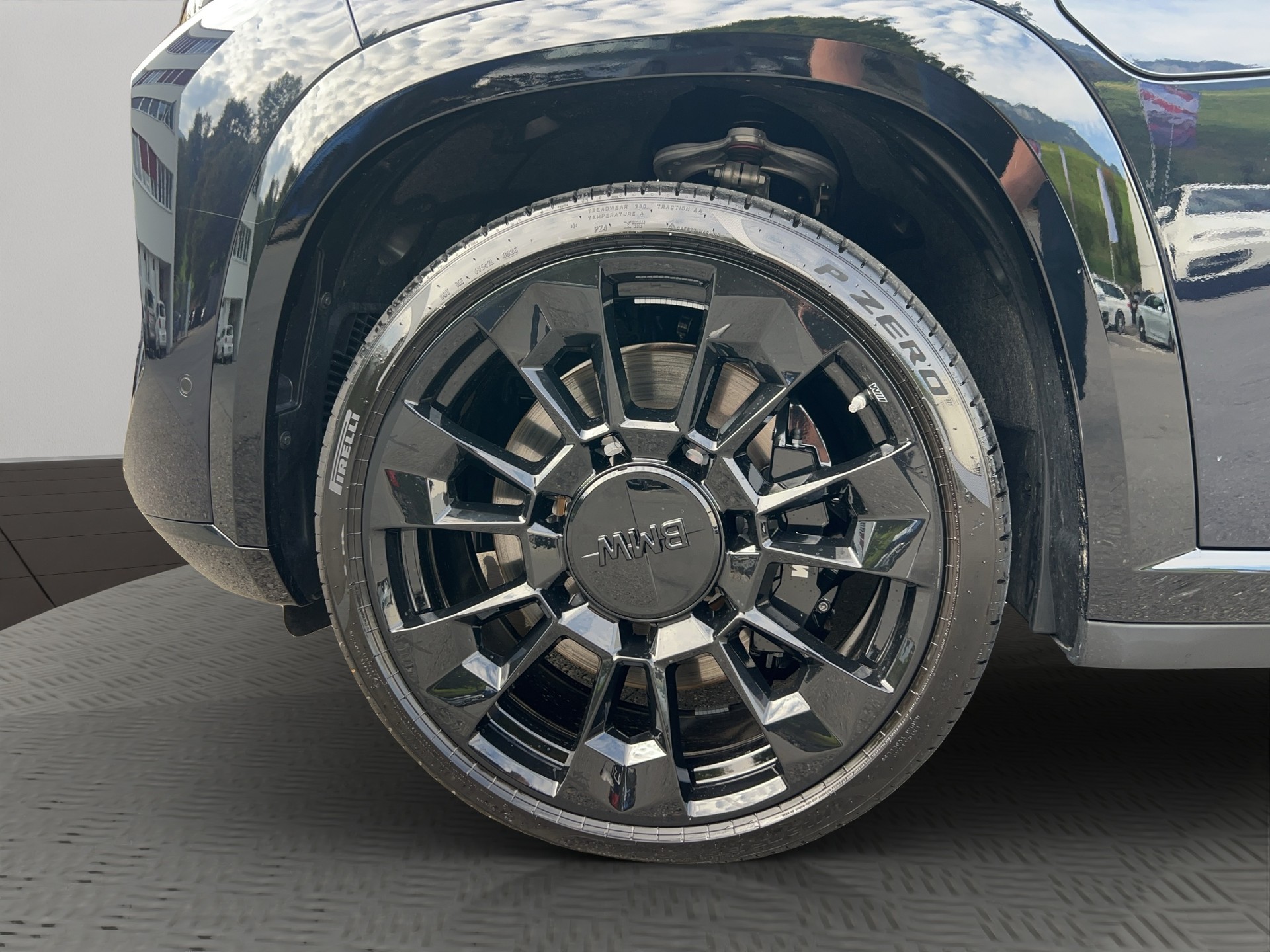 BMW XM xDrive 50e PHEV Steptronic-image-8