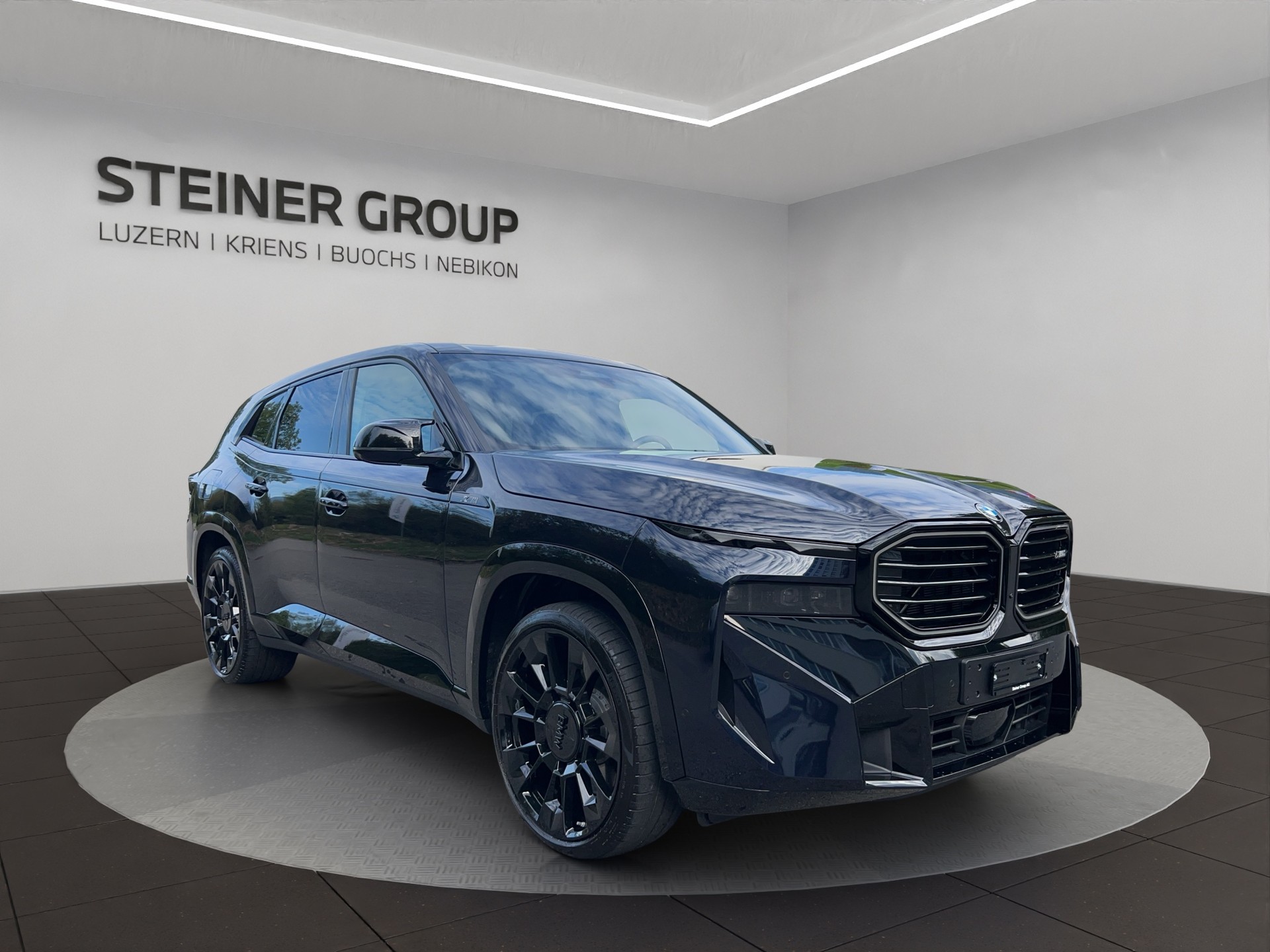 BMW XM xDrive 50e PHEV Steptronic-image-2