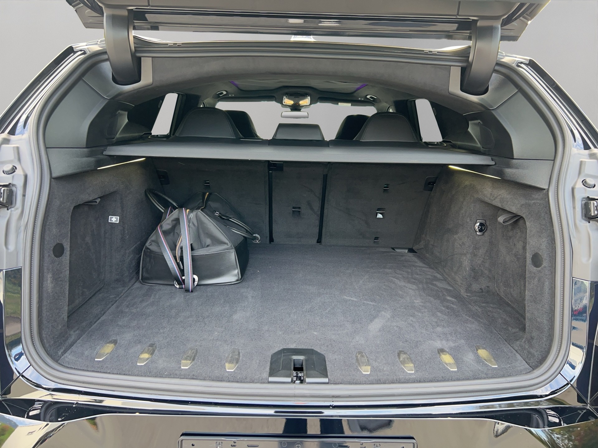 BMW XM xDrive 50e PHEV Steptronic-image-18