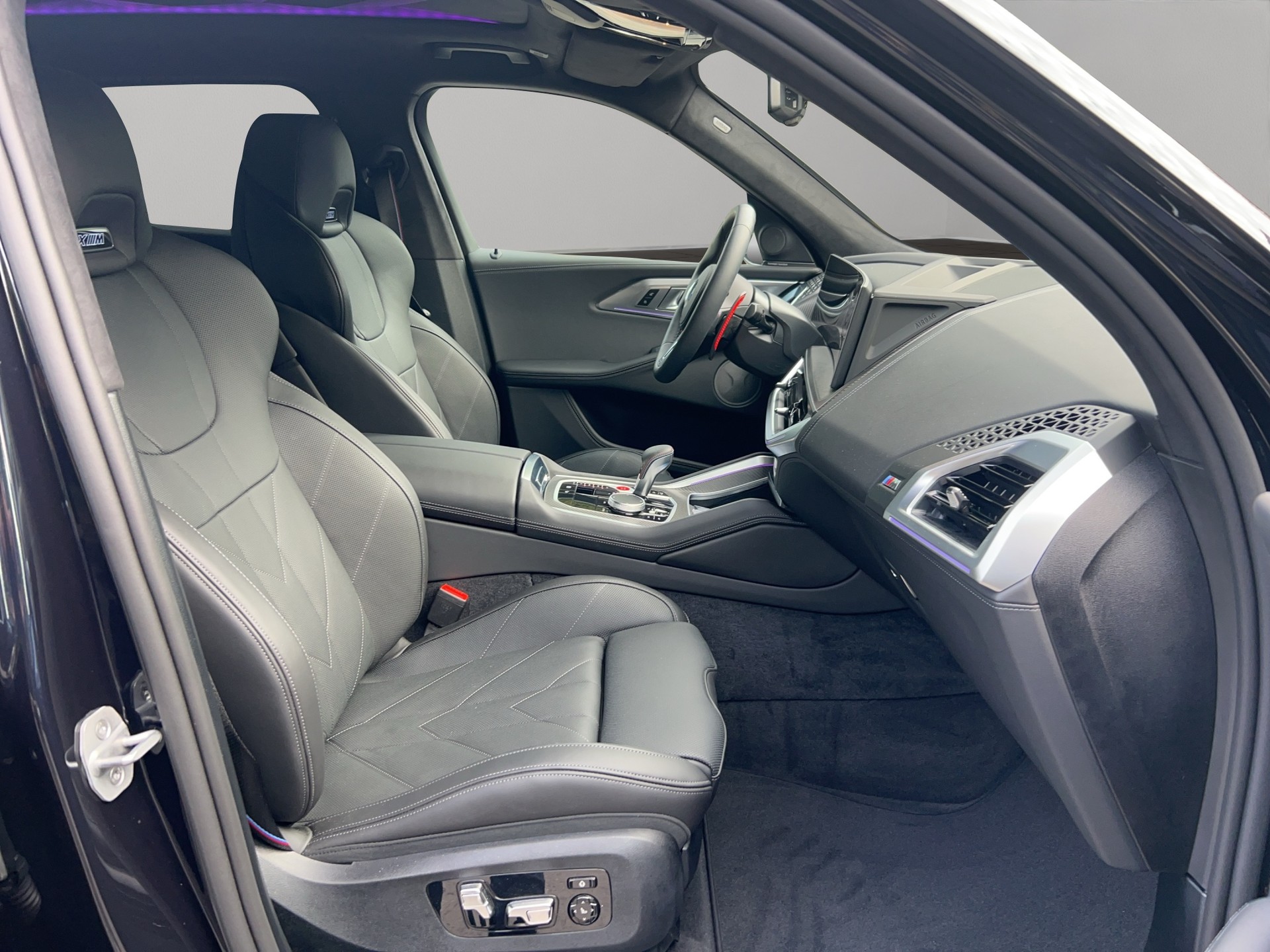 BMW XM xDrive 50e PHEV Steptronic-image-19