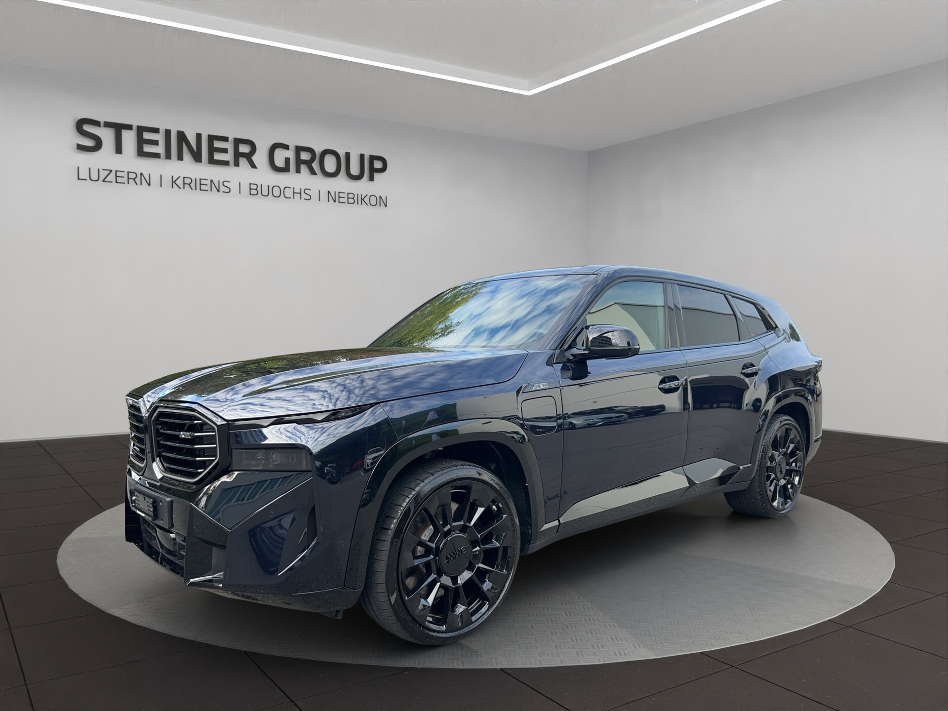 BMW XM xDrive 50e PHEV Steptronic-image-0