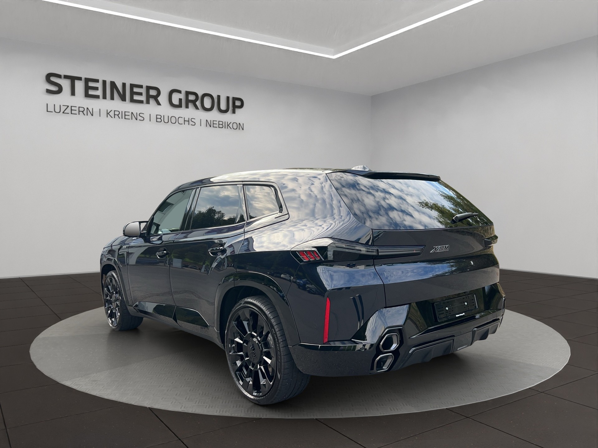 BMW XM xDrive 50e PHEV Steptronic-image-6