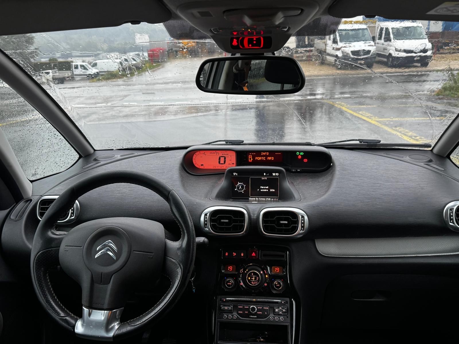 CITROEN C3 Picasso 1.2 Pure Tech Exclusive-image-9