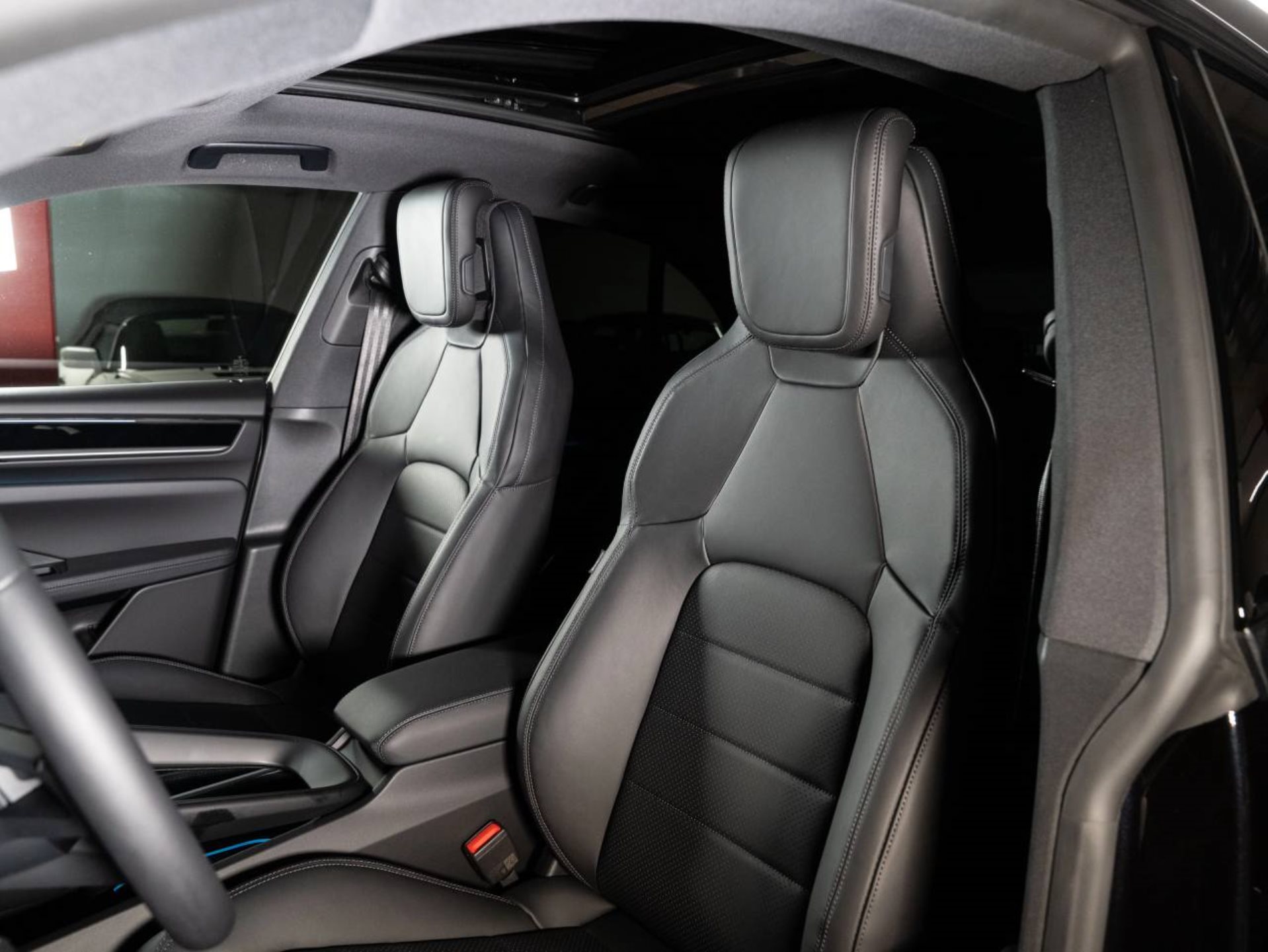 PORSCHE Macan 4S-image-4