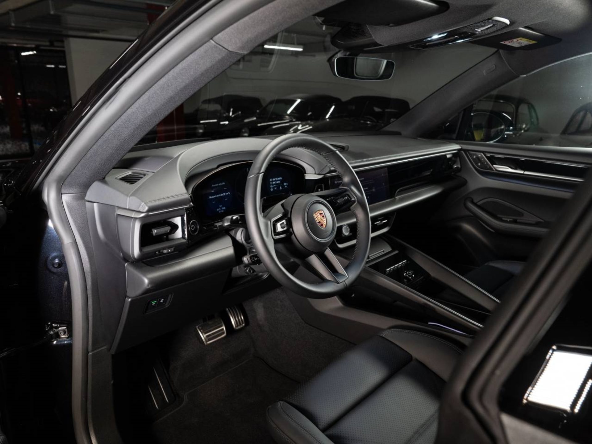 PORSCHE Macan 4S-image-3
