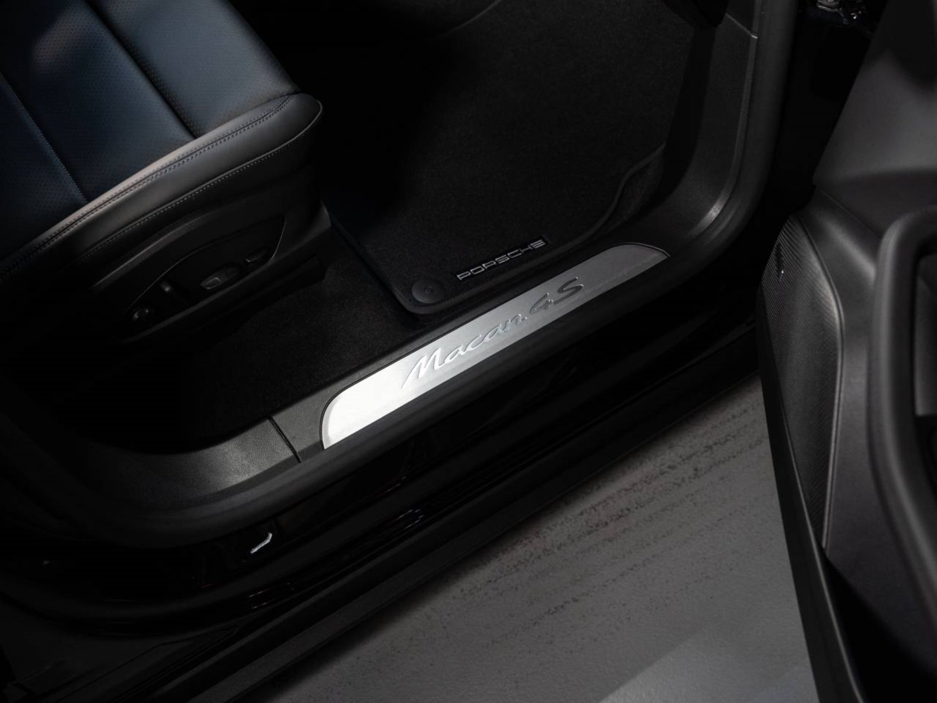 PORSCHE Macan 4S-image-18
