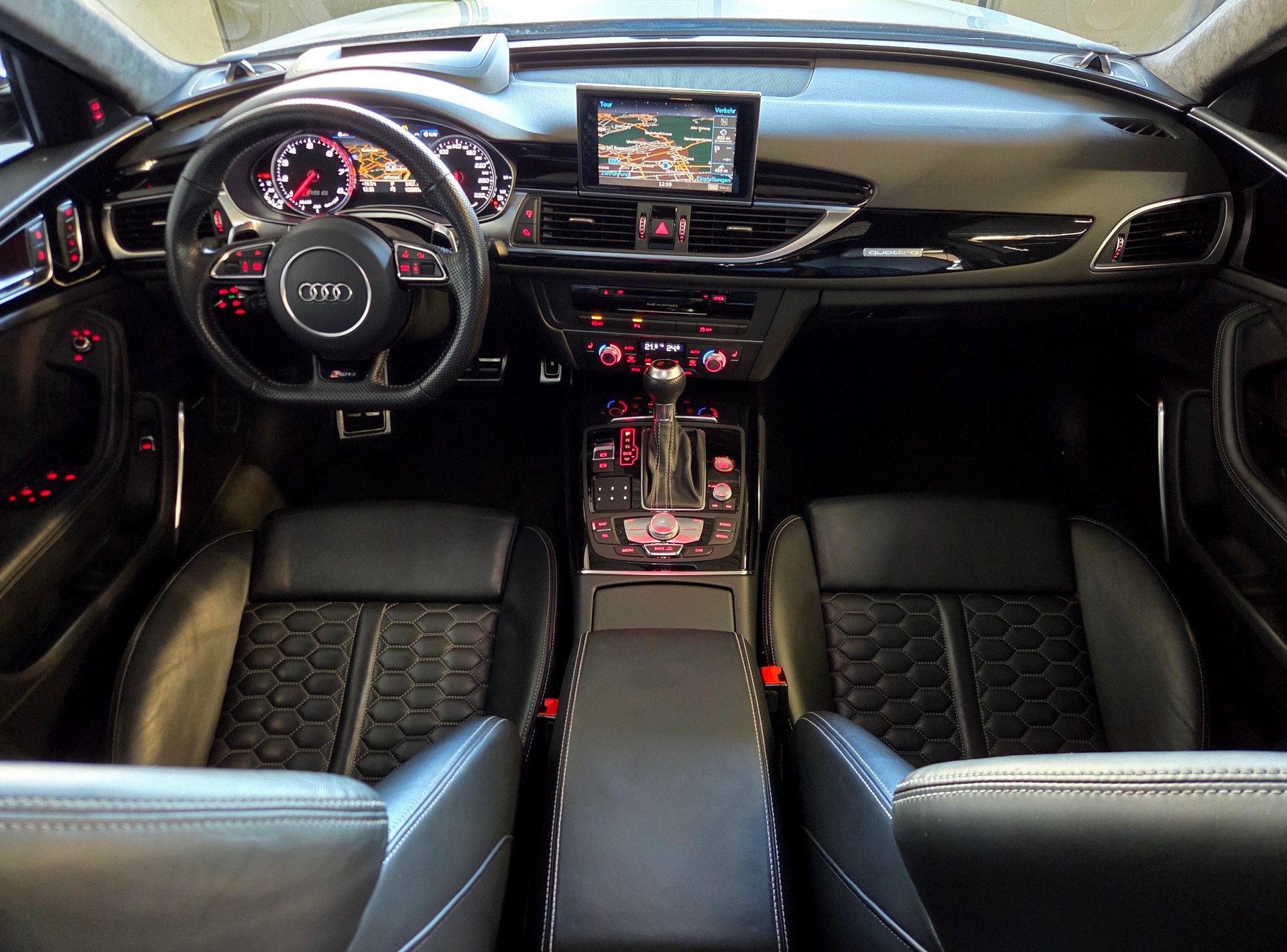 AUDI RS6 Avant 4.0 V8 TFSI perform. qu. T-Tr.-image-16