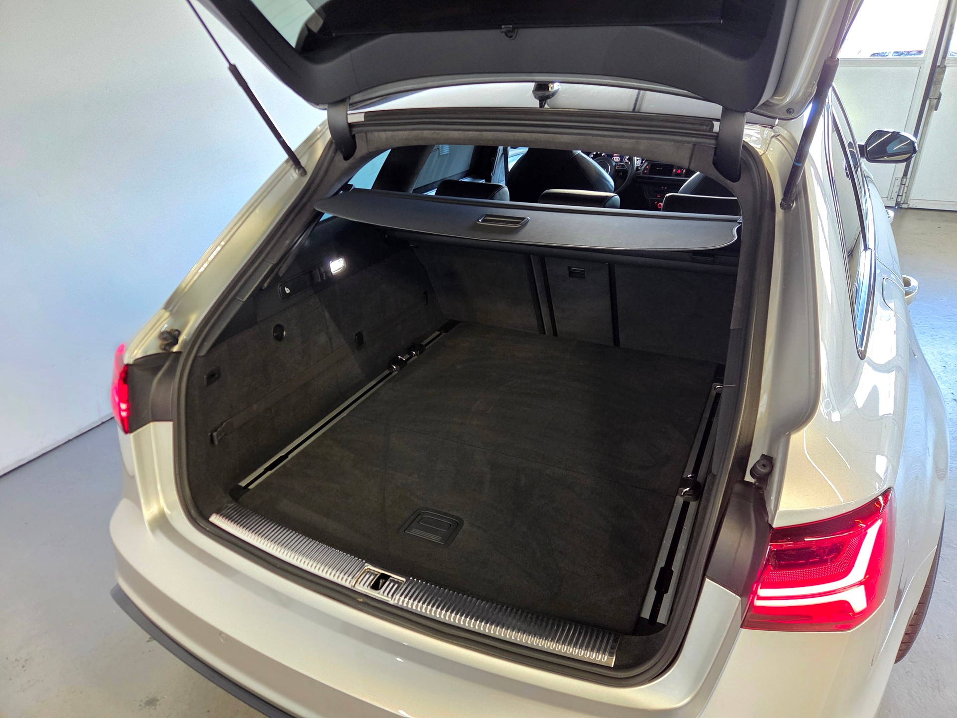 AUDI RS6 Avant 4.0 V8 TFSI perform. qu. T-Tr.-image-25