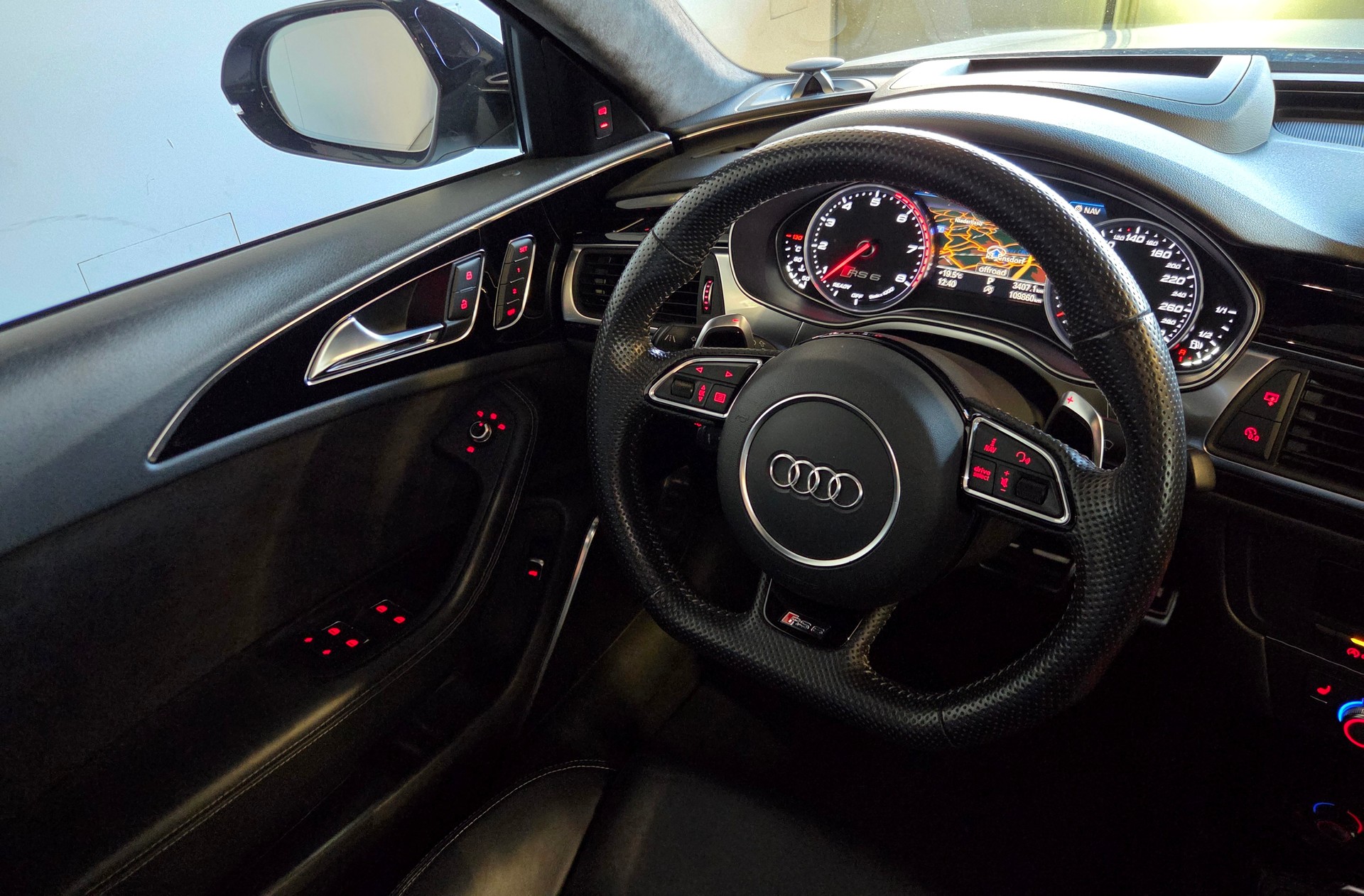 AUDI RS6 Avant 4.0 V8 TFSI perform. qu. T-Tr.-image-19