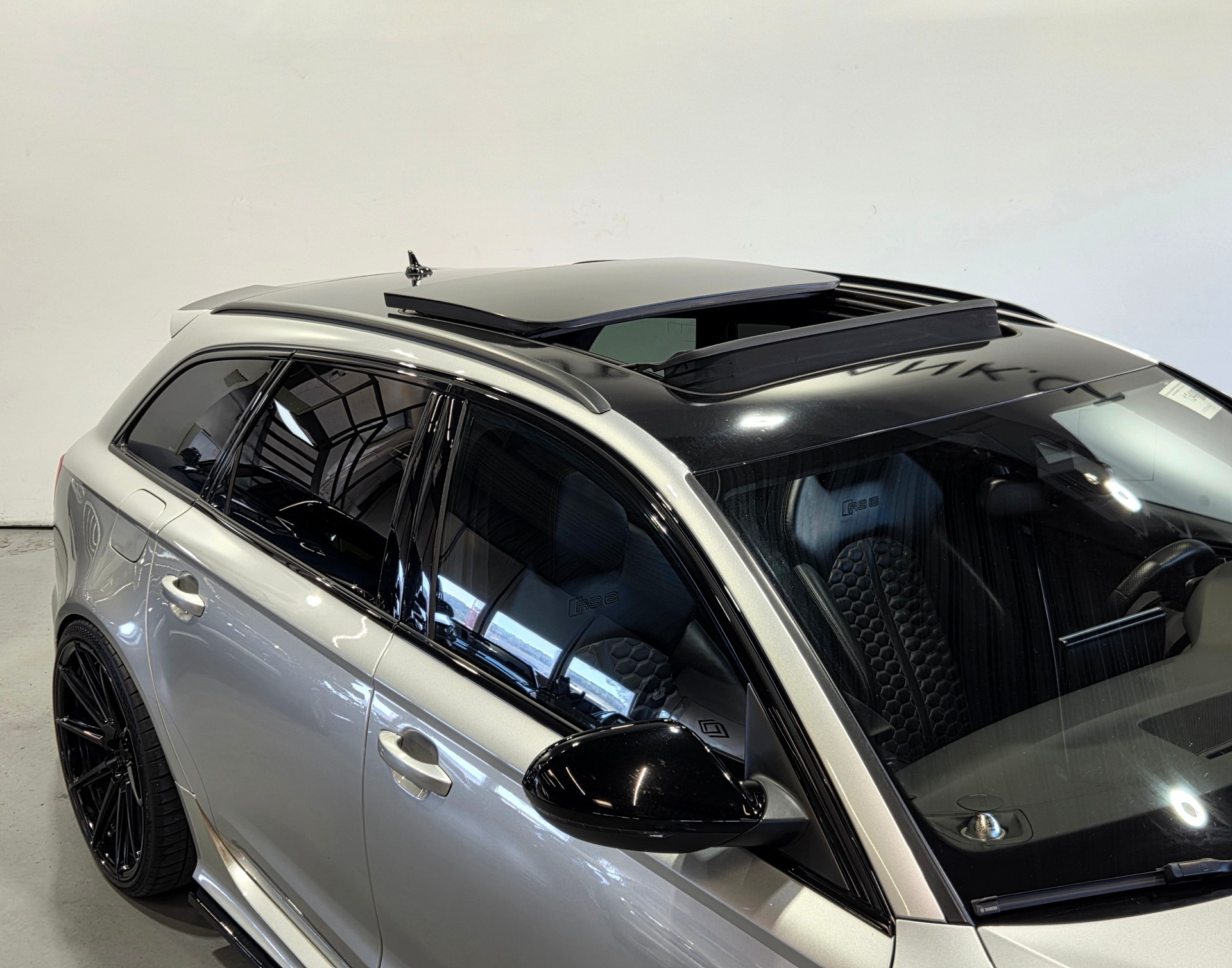 AUDI RS6 Avant 4.0 V8 TFSI perform. qu. T-Tr.-image-4