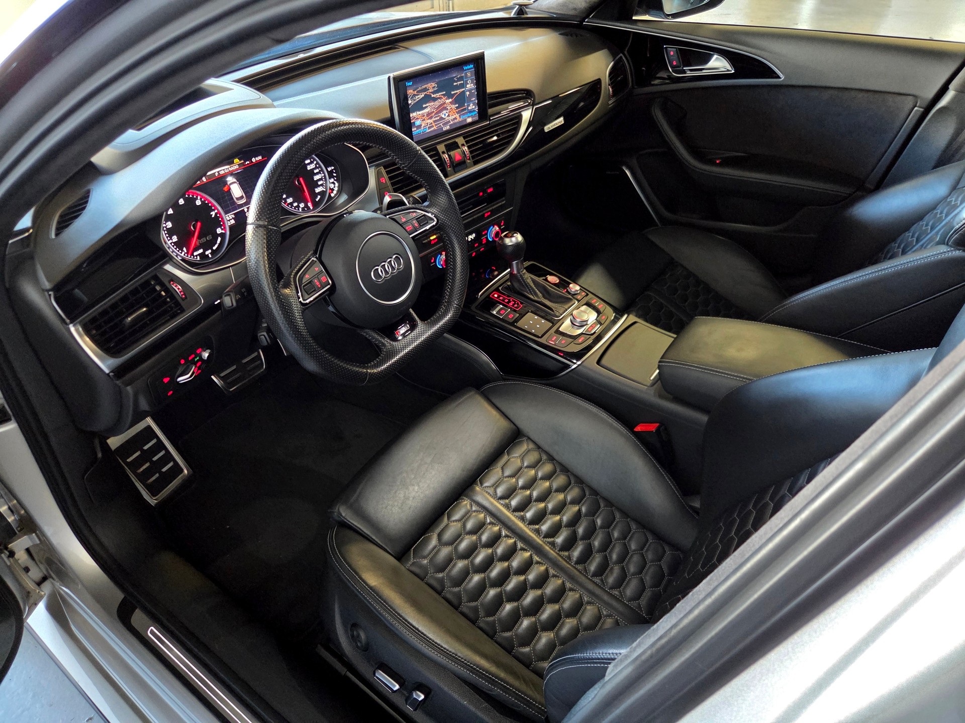 AUDI RS6 Avant 4.0 V8 TFSI perform. qu. T-Tr.-image-10