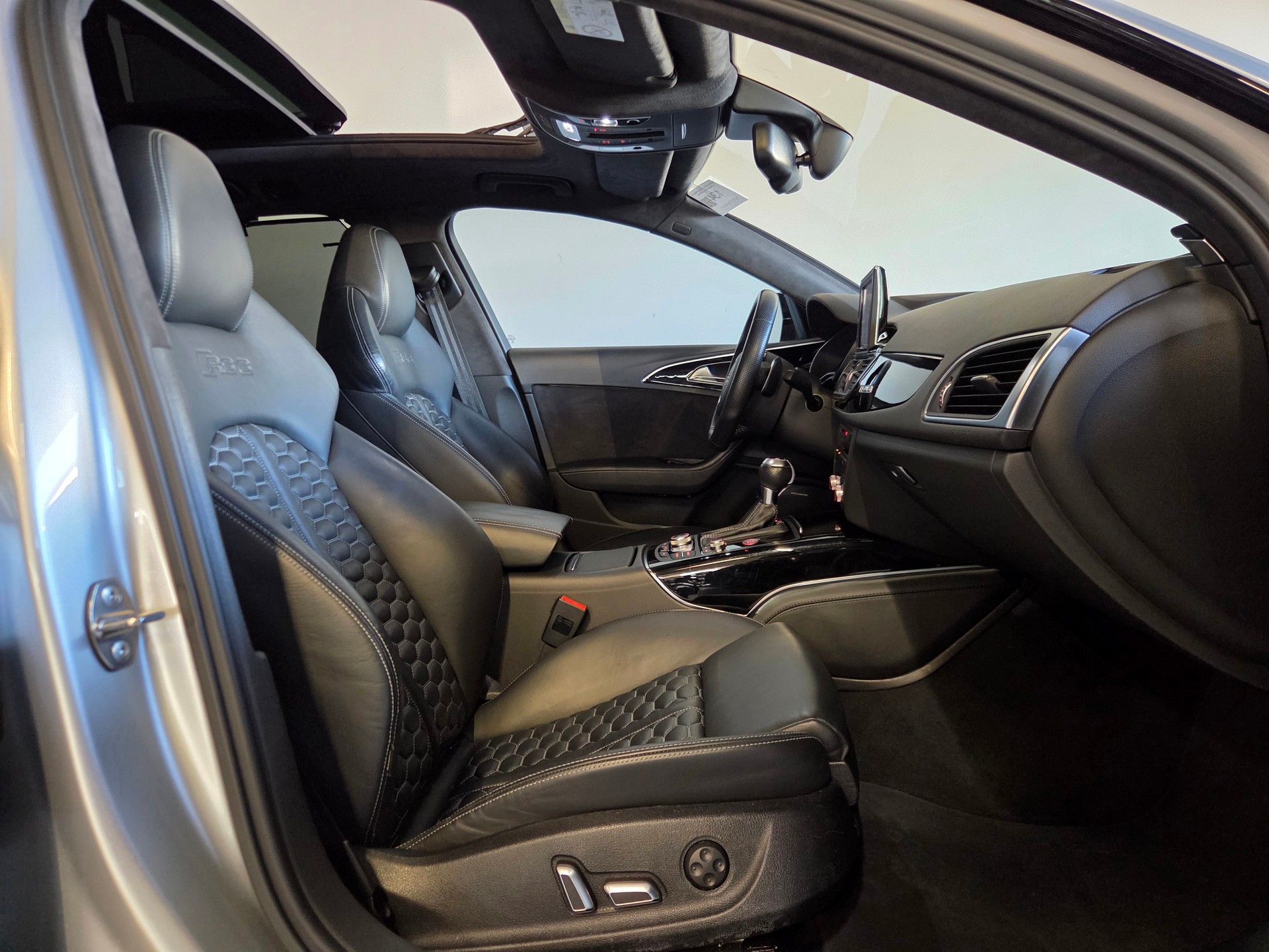 AUDI RS6 Avant 4.0 V8 TFSI perform. qu. T-Tr.-image-18