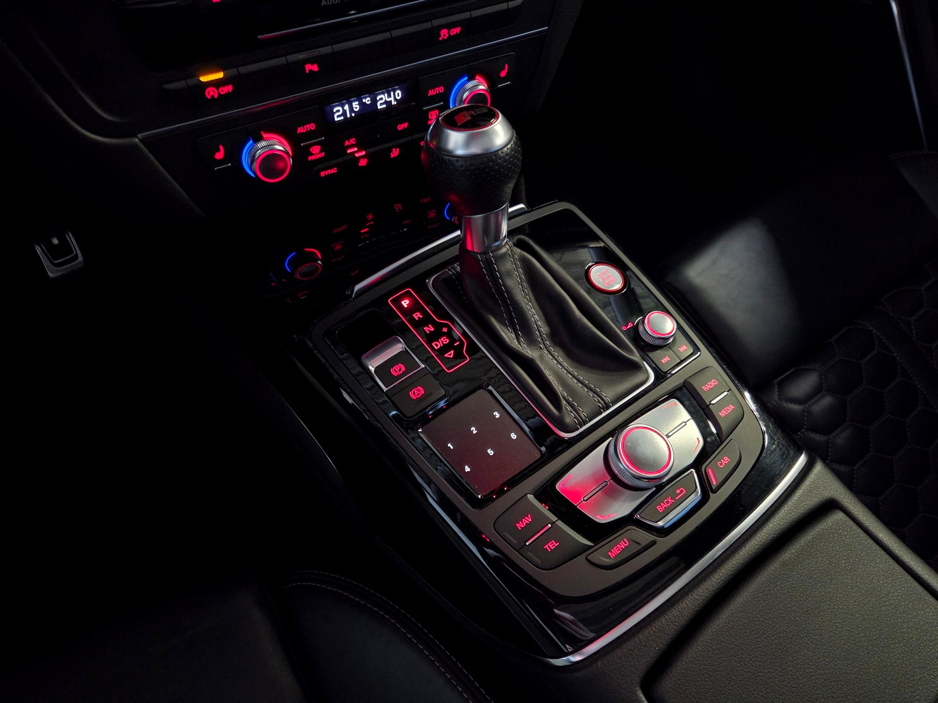 AUDI RS6 Avant 4.0 V8 TFSI perform. qu. T-Tr.-image-22