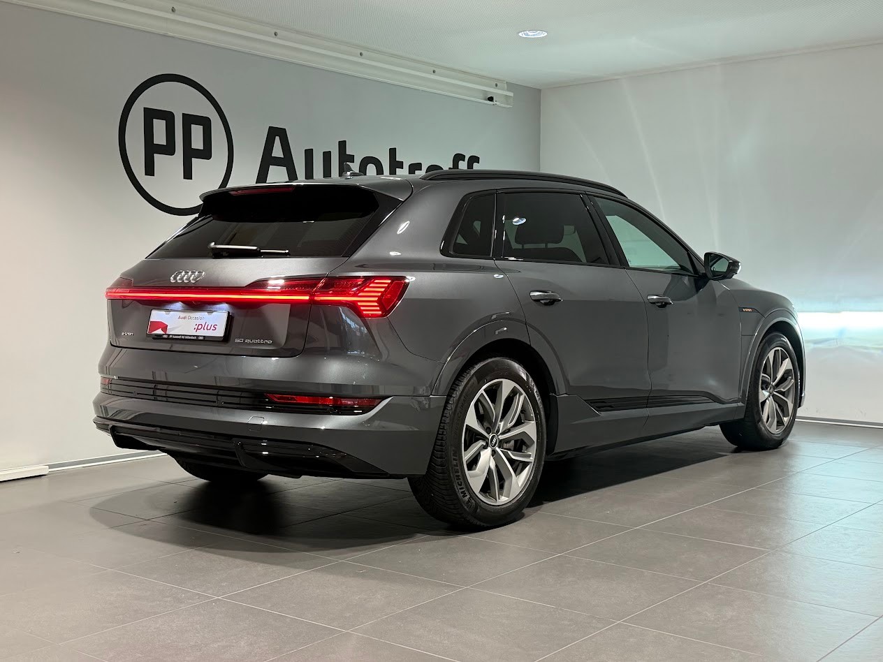 AUDI e-tron 50 S Line quattro-image-14