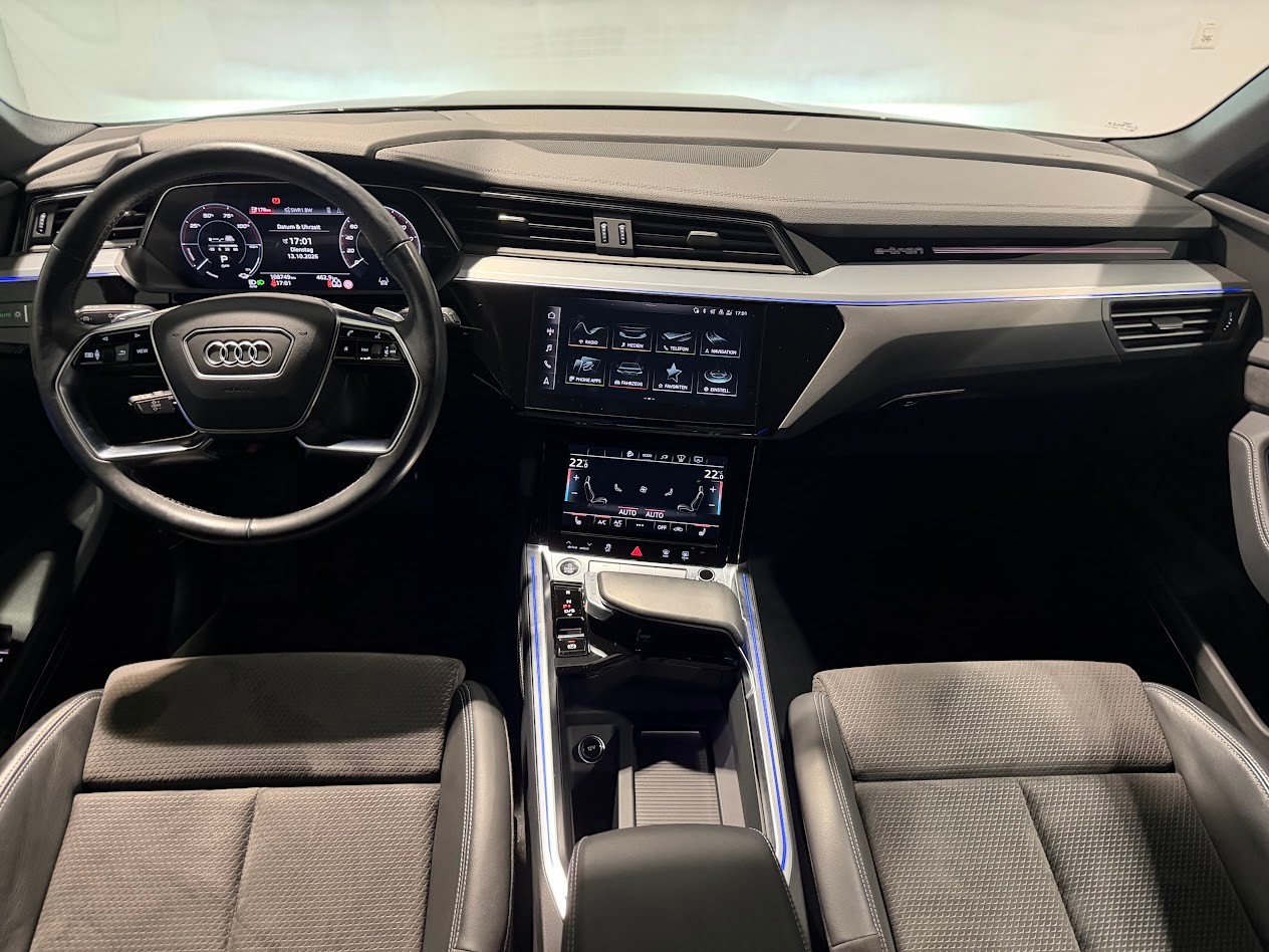 AUDI e-tron 50 S Line quattro-image-11