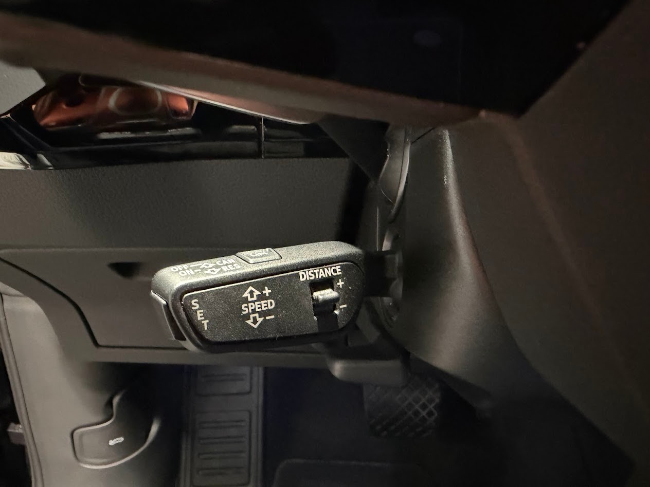 AUDI e-tron 50 S Line quattro-image-6