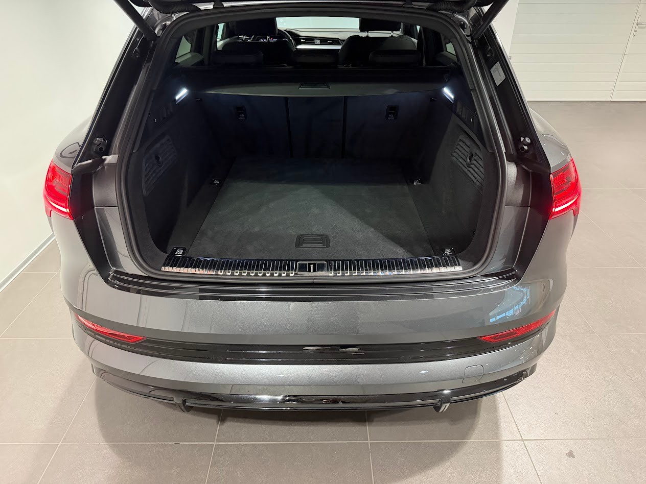 AUDI e-tron 50 S Line quattro-image-12