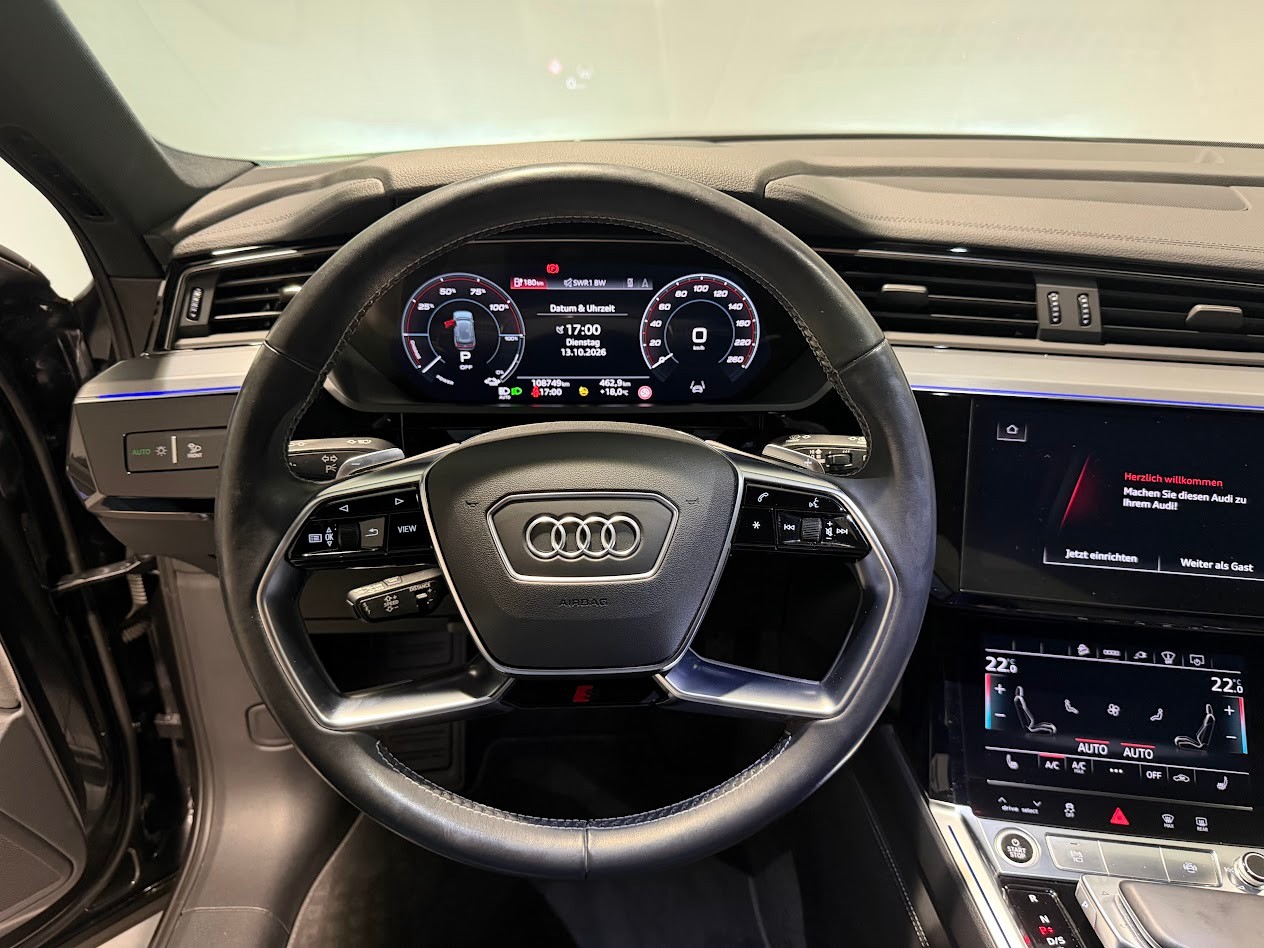 AUDI e-tron 50 S Line quattro-image-5