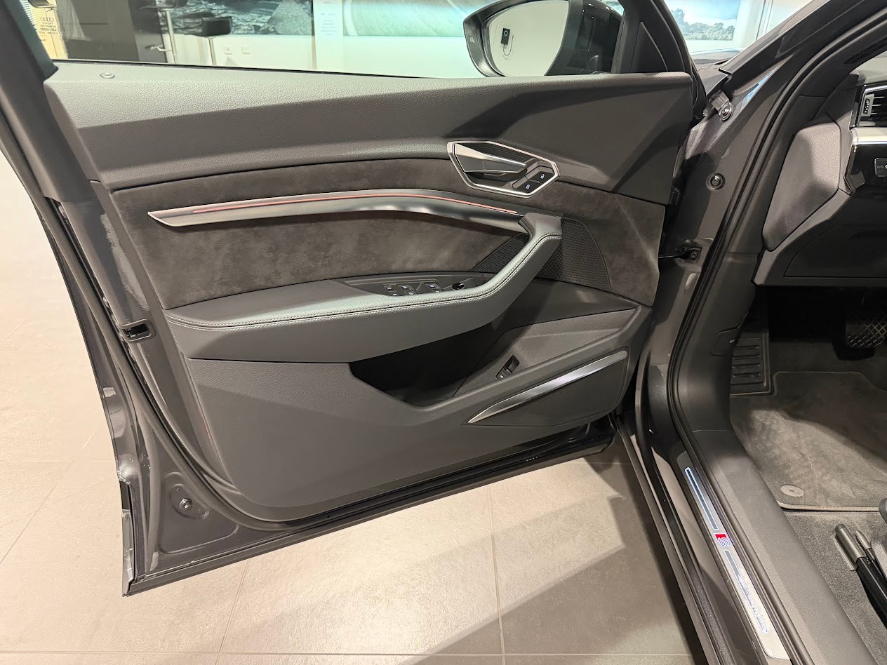 AUDI e-tron 50 S Line quattro-image-2