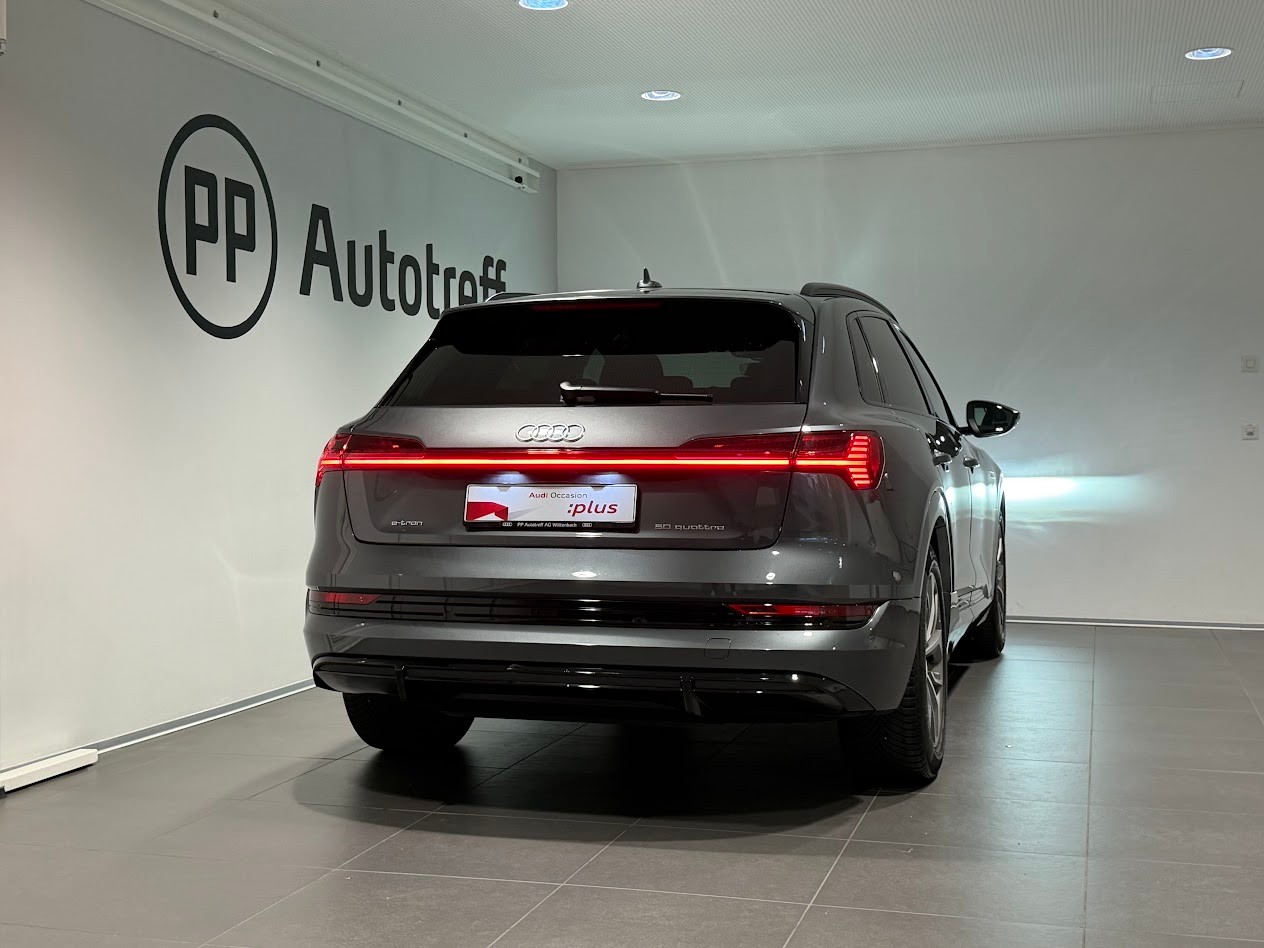 AUDI e-tron 50 S Line quattro-image-13