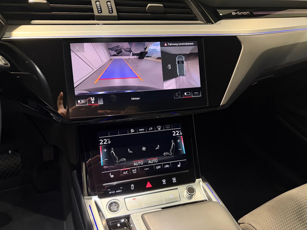 AUDI e-tron 50 S Line quattro-image-9
