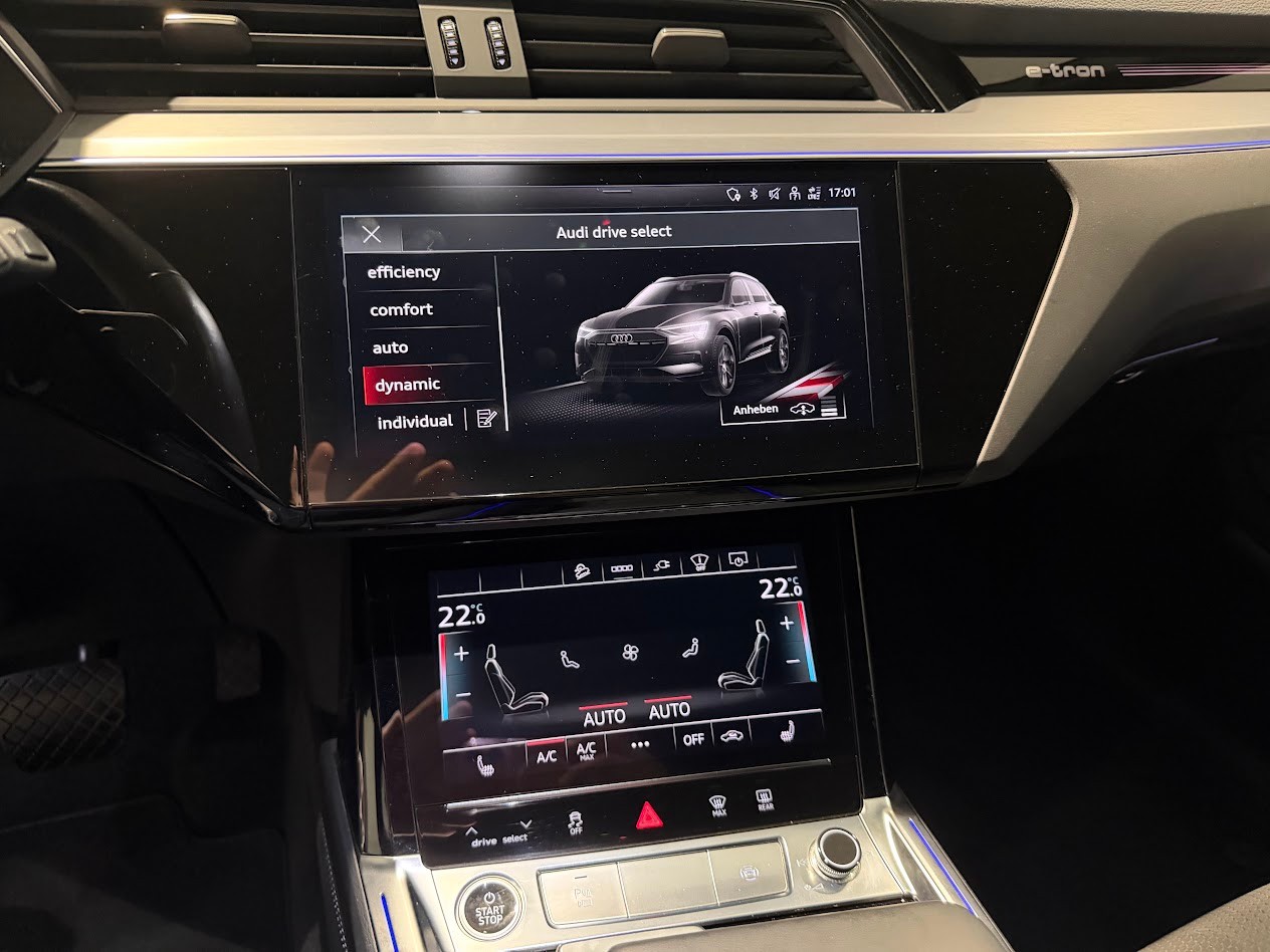AUDI e-tron 50 S Line quattro-image-8