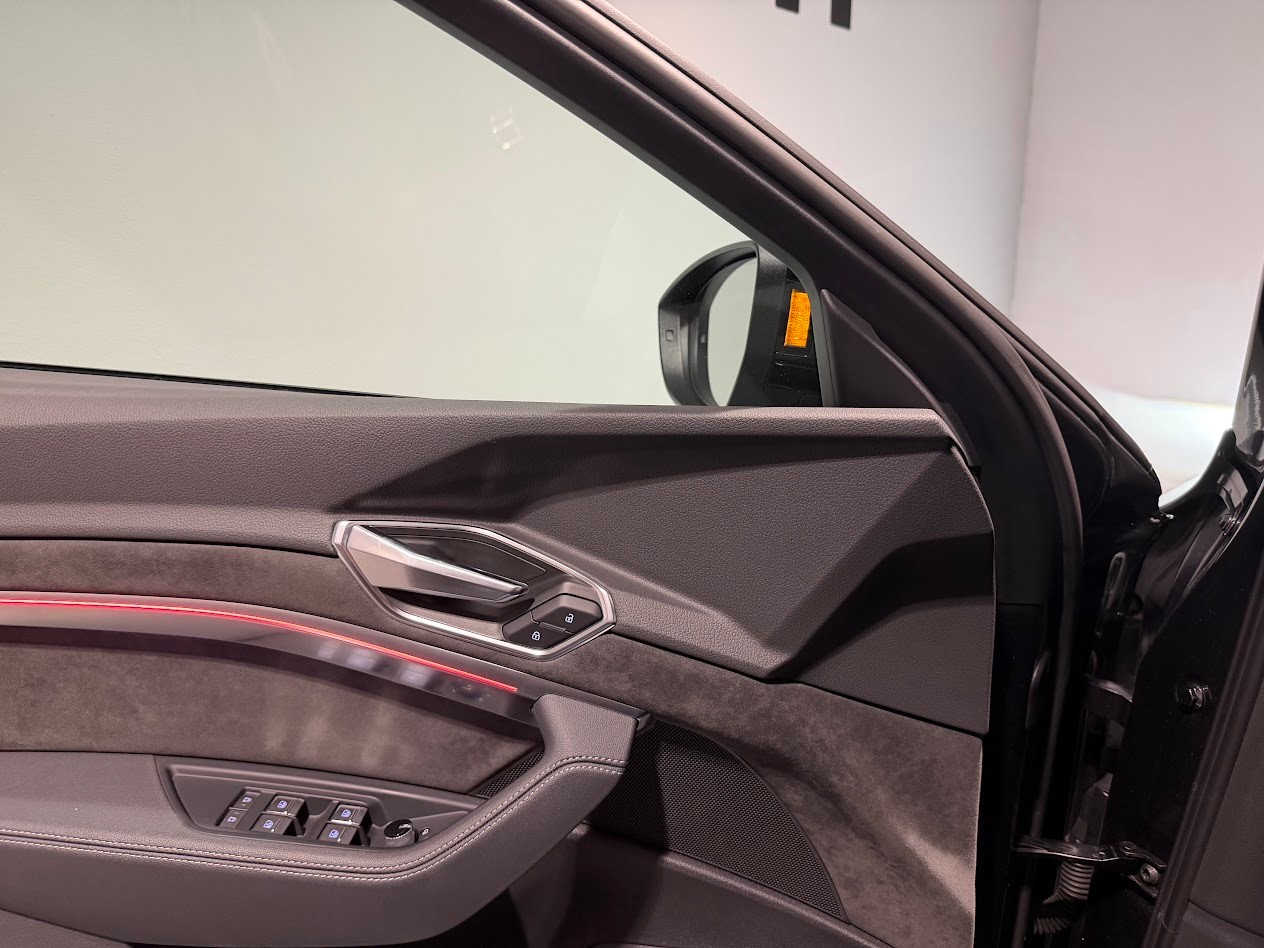 AUDI e-tron 50 S Line quattro-image-7