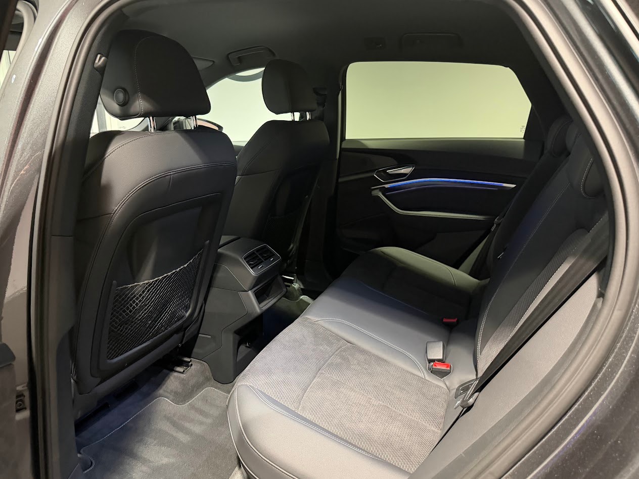 AUDI e-tron 50 S Line quattro-image-4