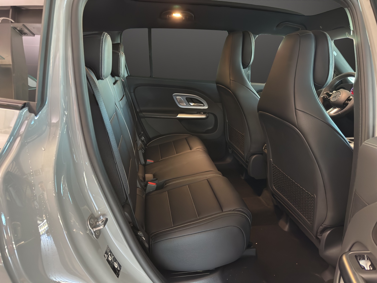 MERCEDES-BENZ GLB 200 4Matic 8G-Tronic-image-11
